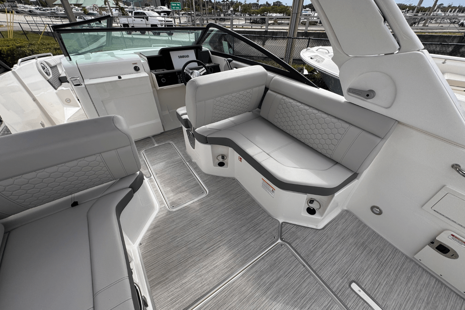Slide: The Image of Sea Ray SDX 250 Outboard 2025 - 8