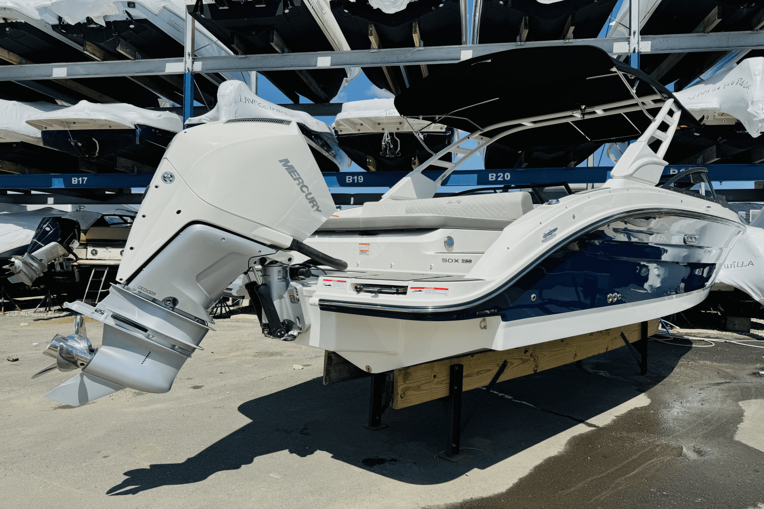 Slide: The Image of Sea Ray SDX 250 Outboard 2025 - 8