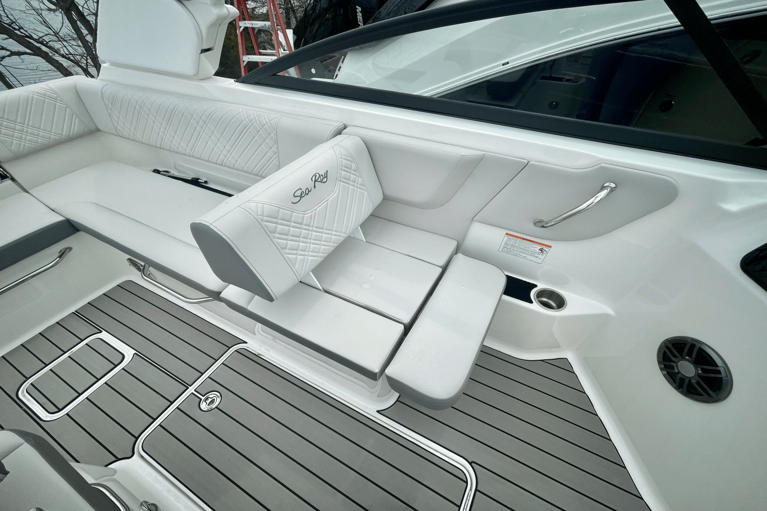 Slide: The Image of Sea Ray SDX 250 Outboard 2025 - 8