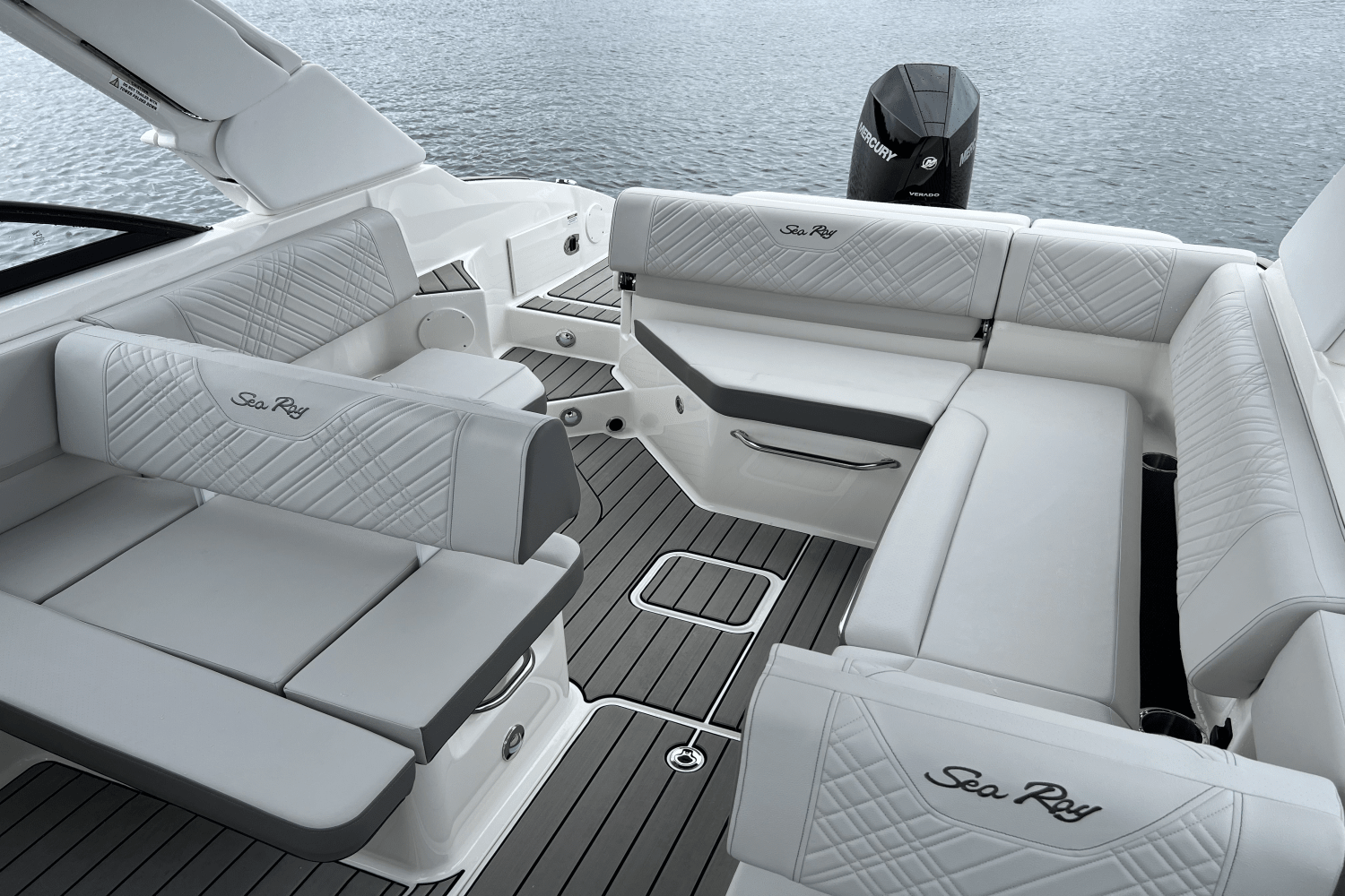 Slide: The Image of Sea Ray SDX 250 Outboard 2025 - 8