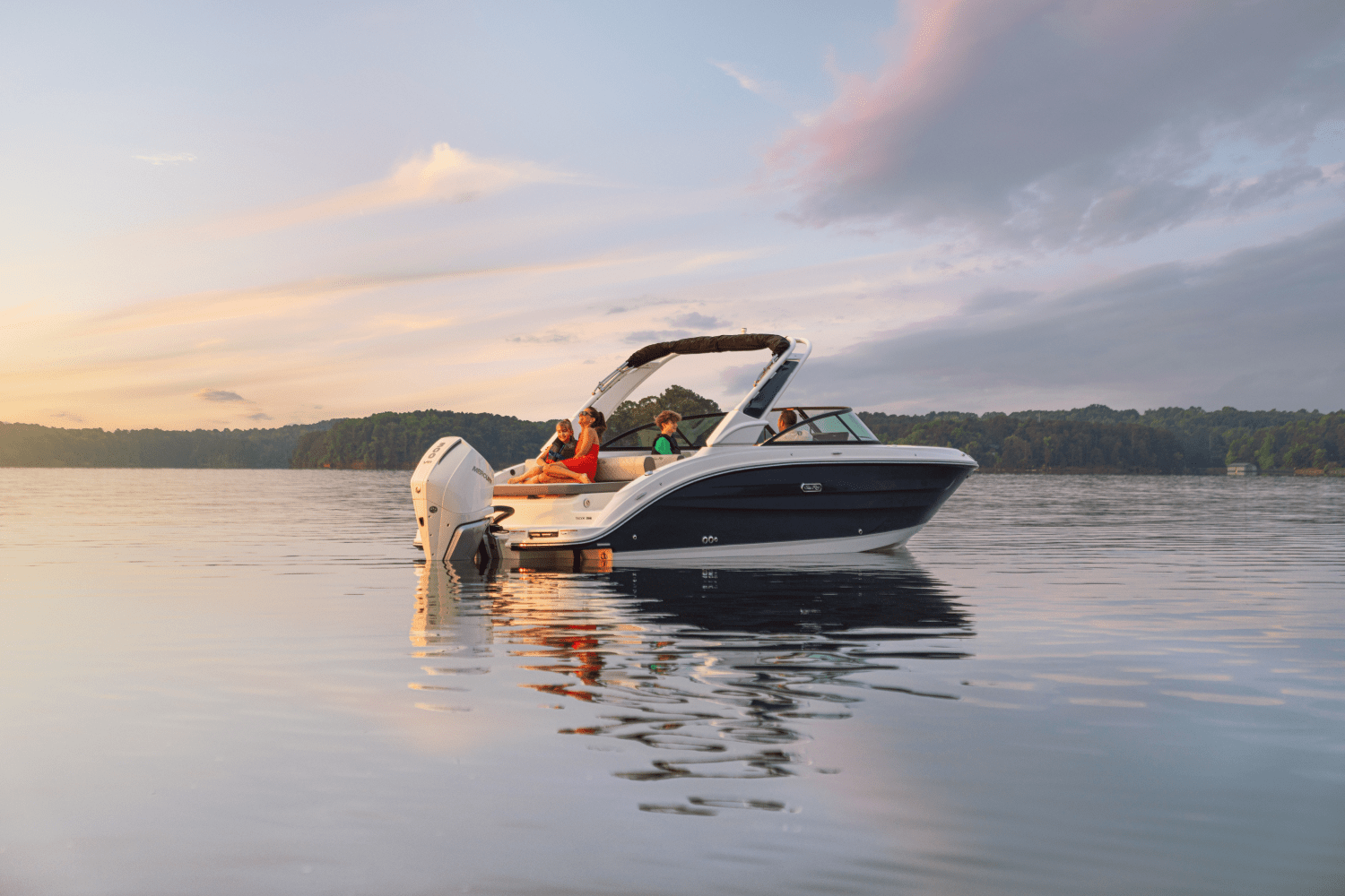 Slide: The Image of Sea Ray SDX 250 Outboard 2025 - 80