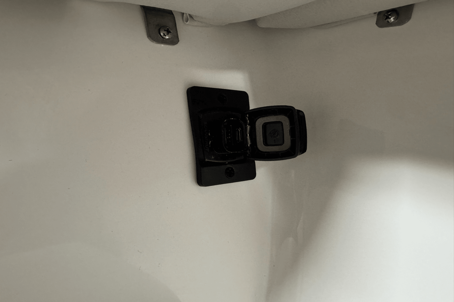 Slide: The Image of Sea Ray SDX 250 Outboard 2025 - 86