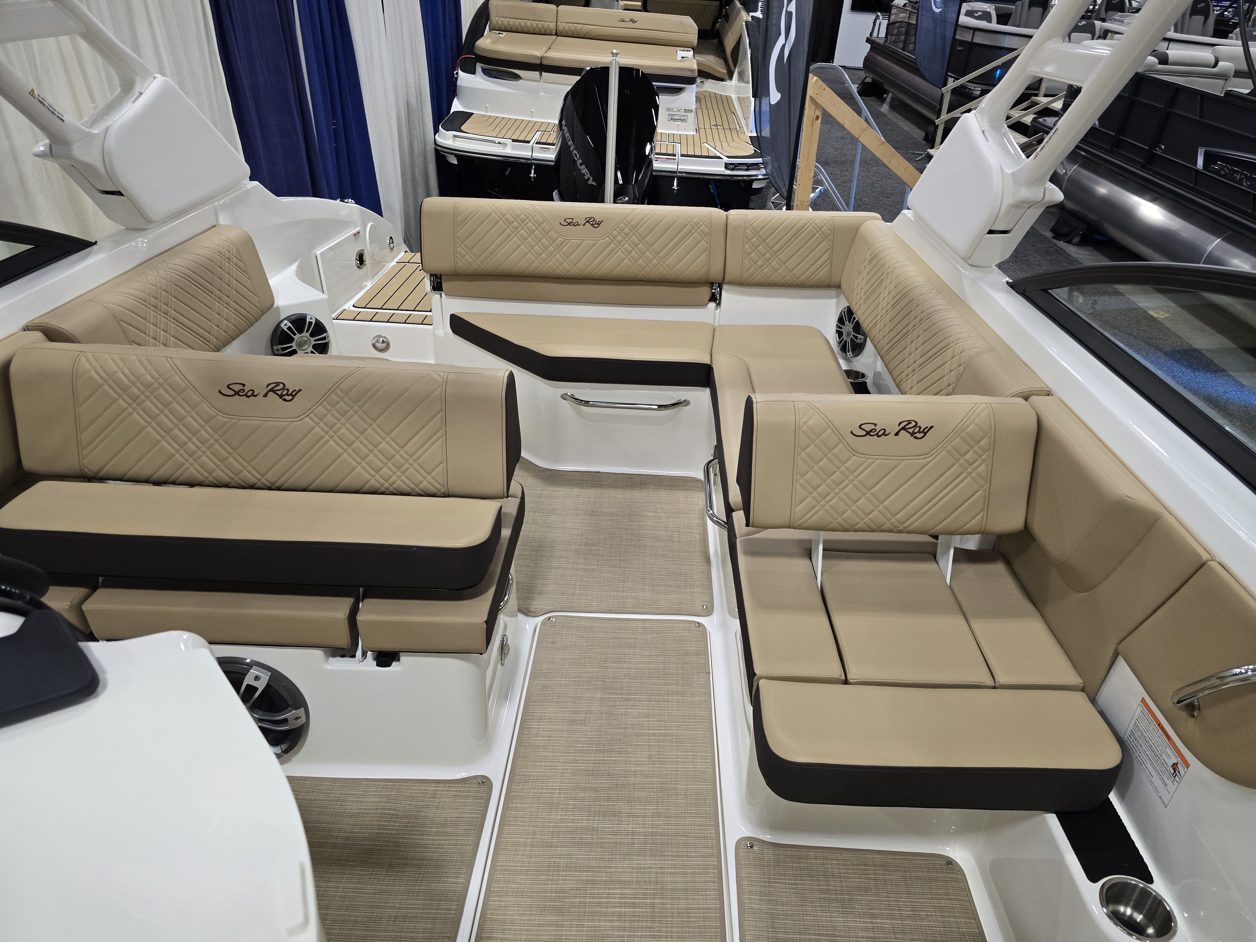 Slide: The Image of Sea Ray SDX 250 Outboard 2025 - 9