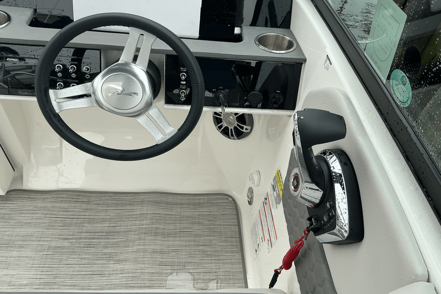 Slide: The Image of Sea Ray SDX 250 Outboard 2025 - 9