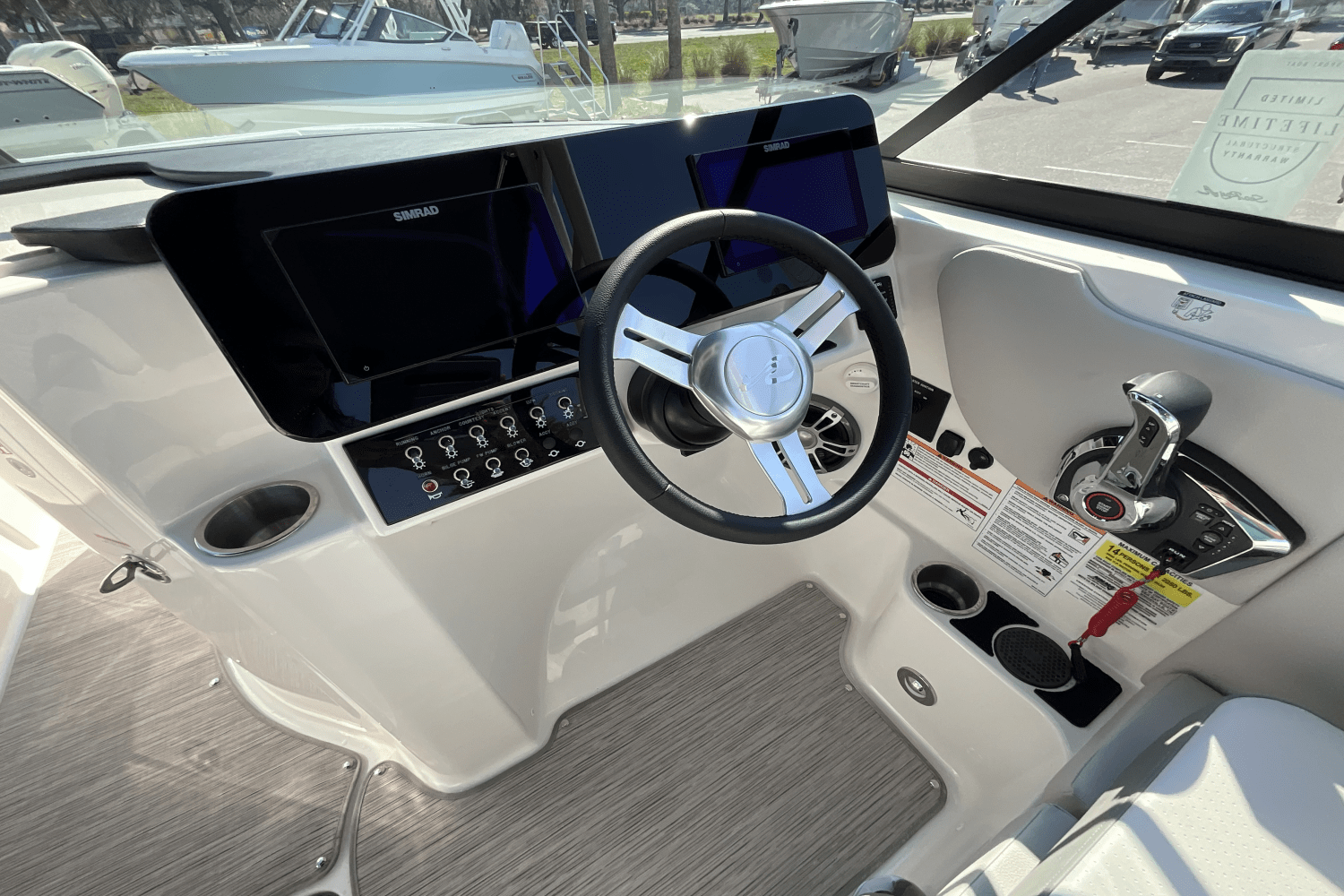 Slide: The Image of Sea Ray SDX 250 Outboard 2025 - 9