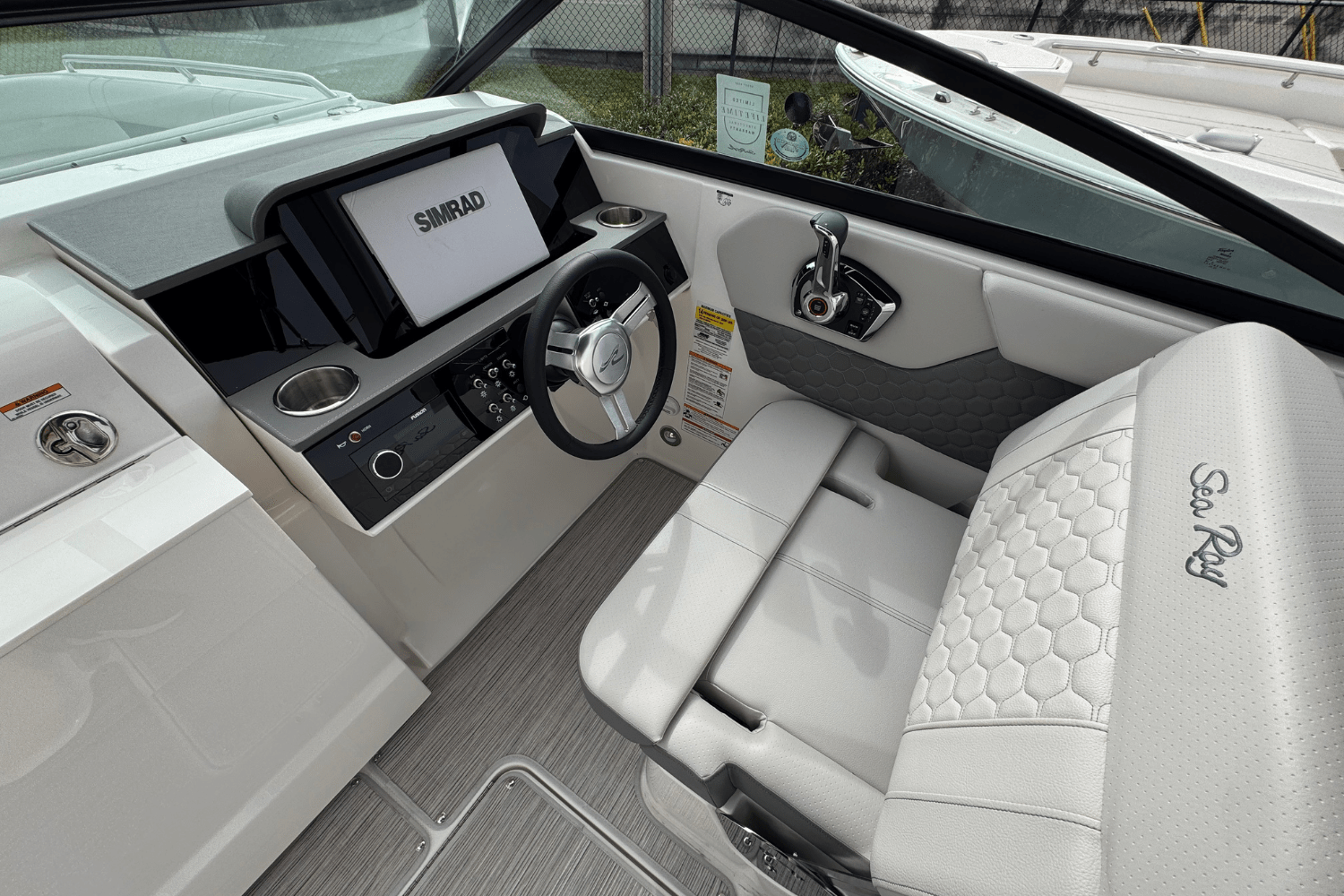 Slide: The Image of Sea Ray SDX 250 Outboard 2025 - 9