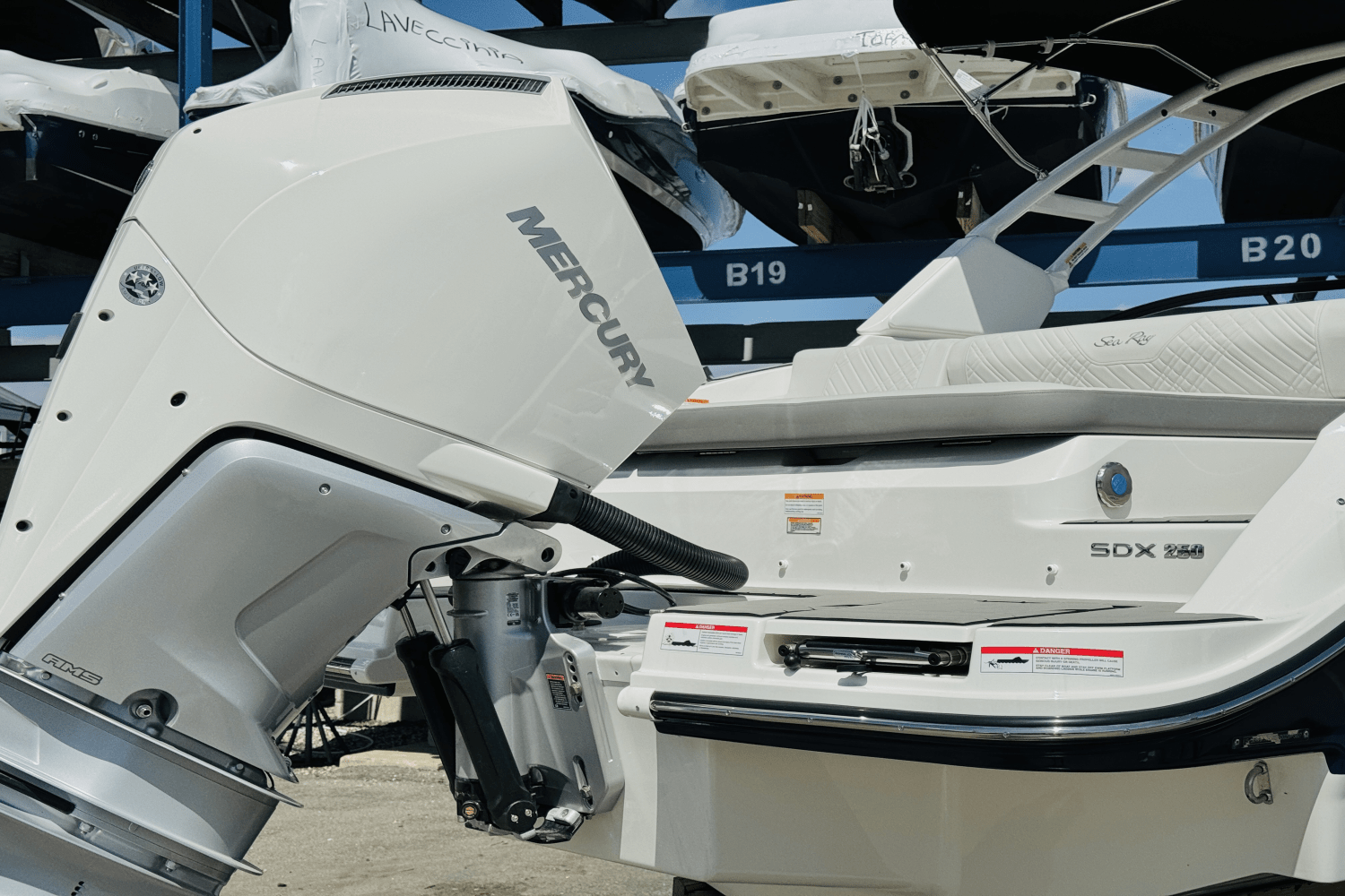 Slide: The Image of Sea Ray SDX 250 Outboard 2025 - 9