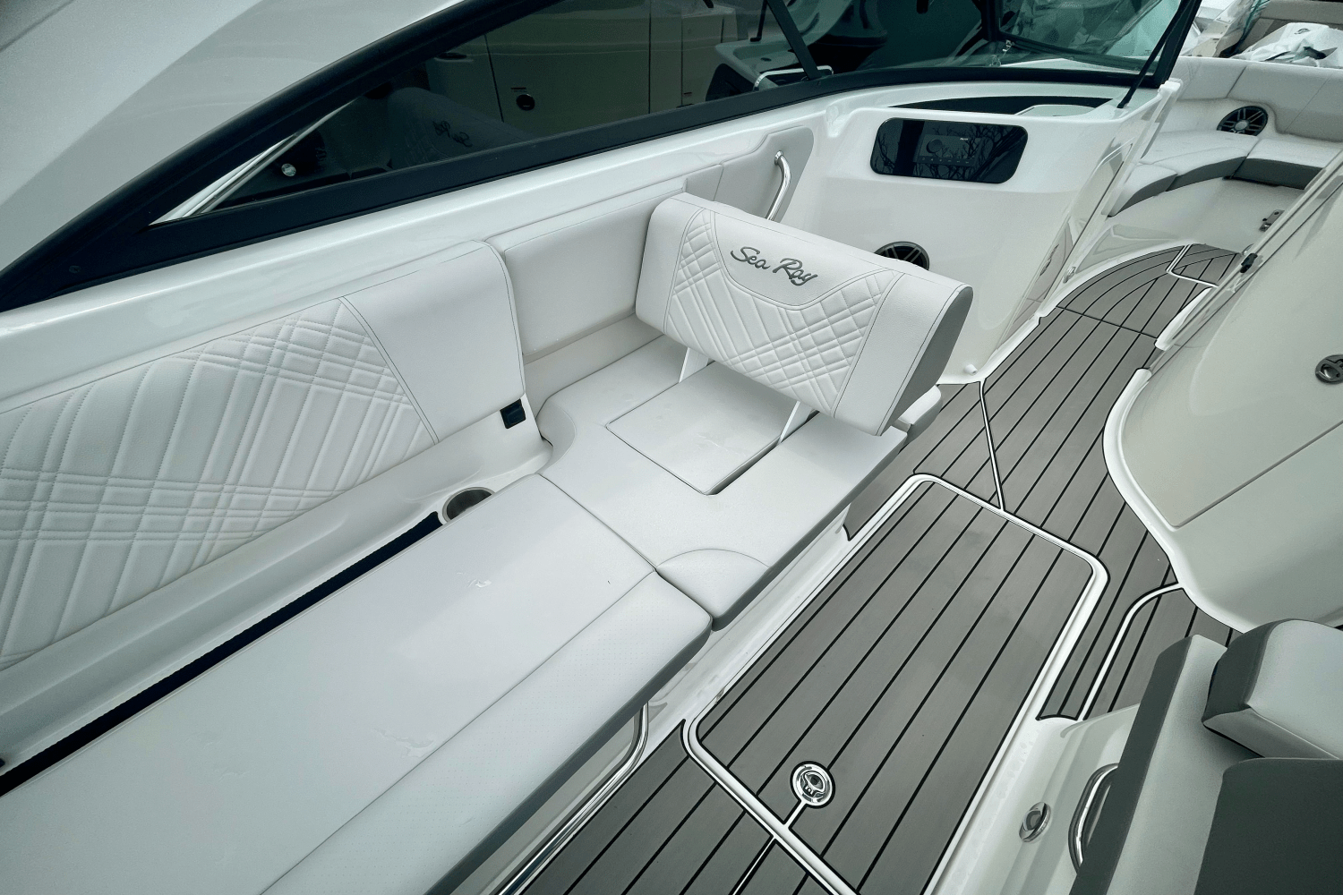 Slide: The Image of Sea Ray SDX 250 Outboard 2025 - 9