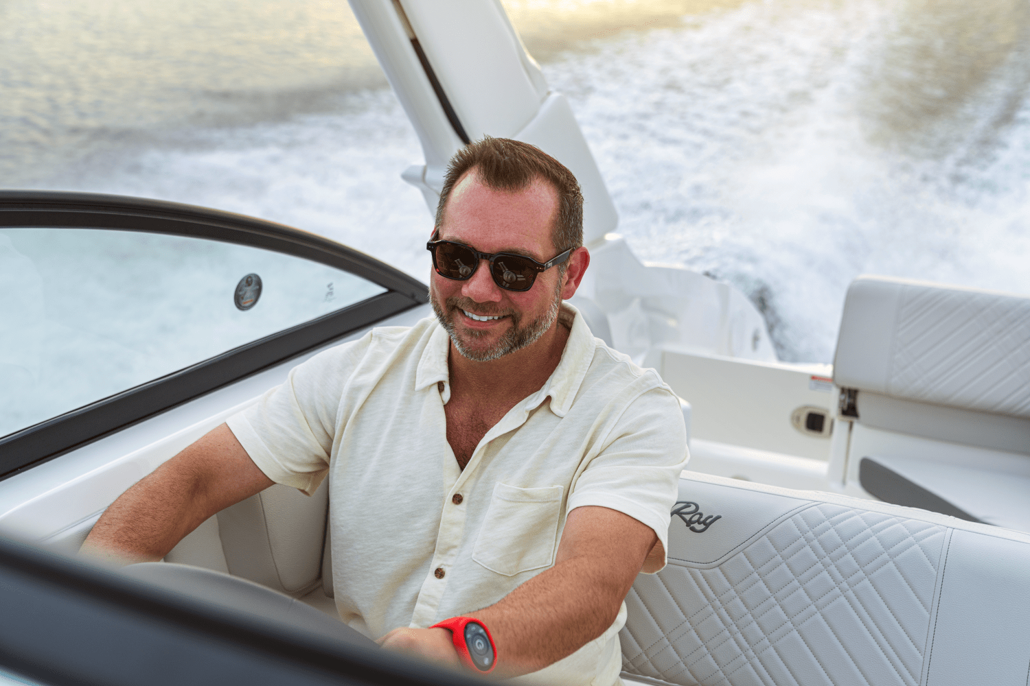 Slide: The Image of Sea Ray SDX 250 Outboard 2026 - 28