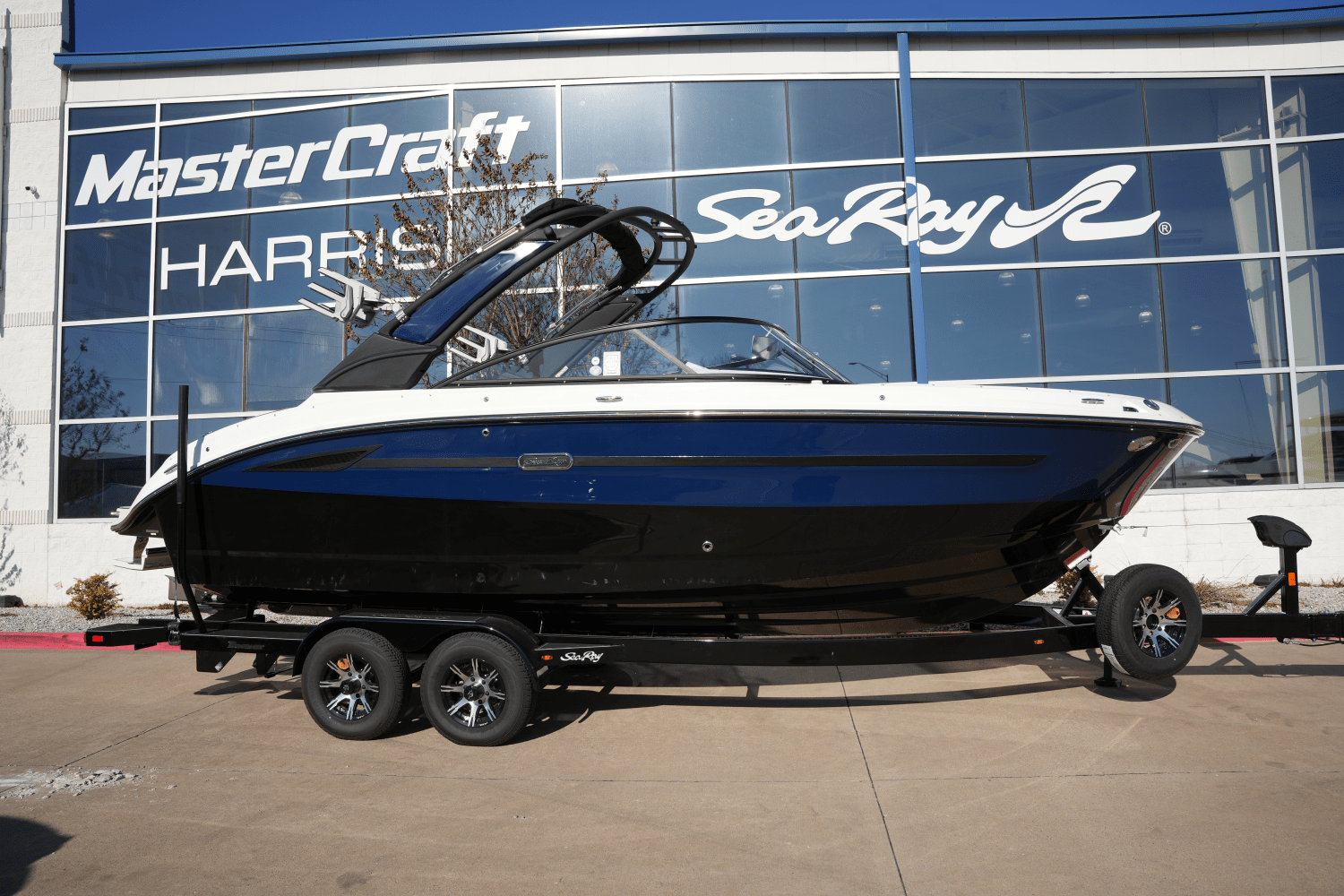 Slide: The Image of Sea Ray SDX 250 Surf 2025 - 0
