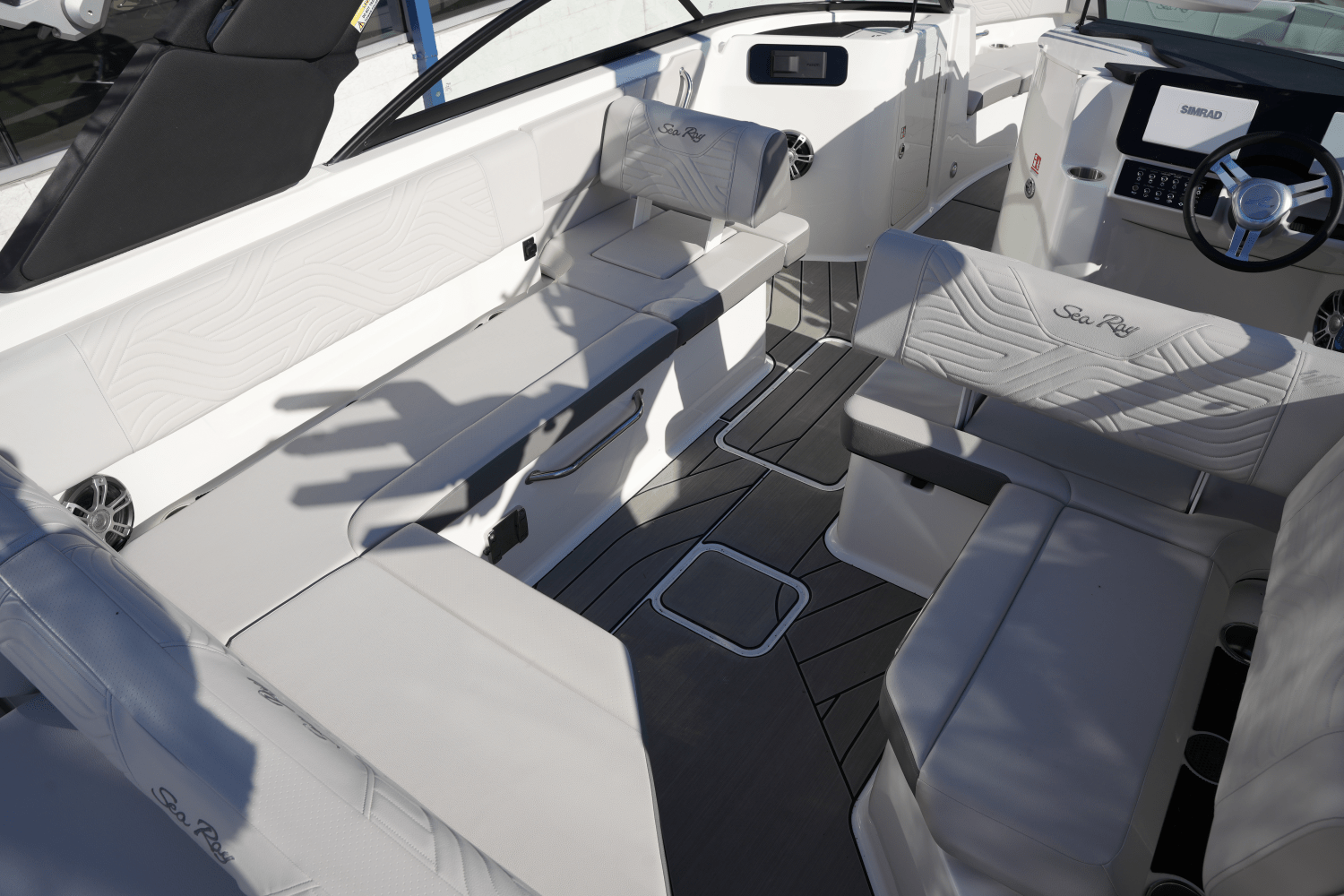 Slide: The Image of Sea Ray SDX 250 Surf 2025 - 15