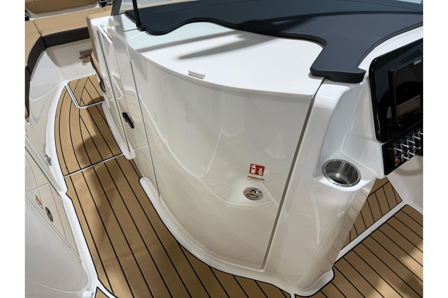 Slide: The Image of Sea Ray SDX 250 Surf 2025 - 16