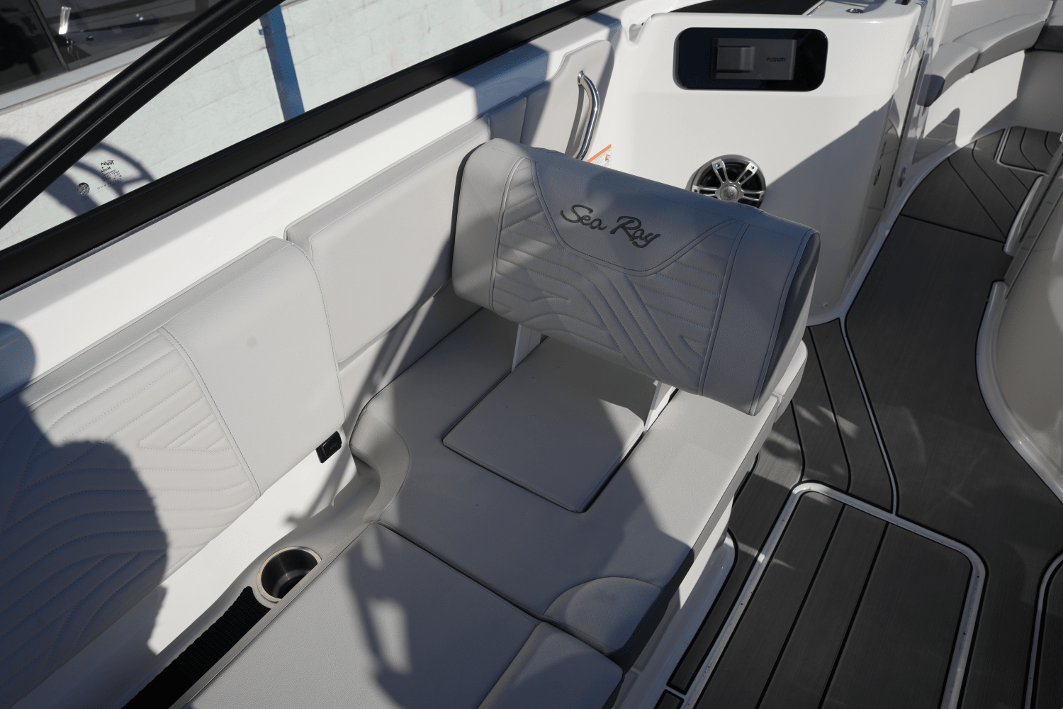 Slide: The Image of Sea Ray SDX 250 Surf 2025 - 21