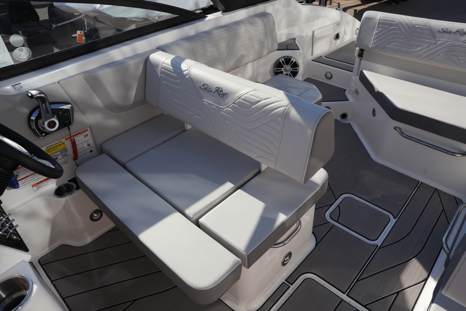 Slide: The Image of Sea Ray SDX 250 Surf 2025 - 23