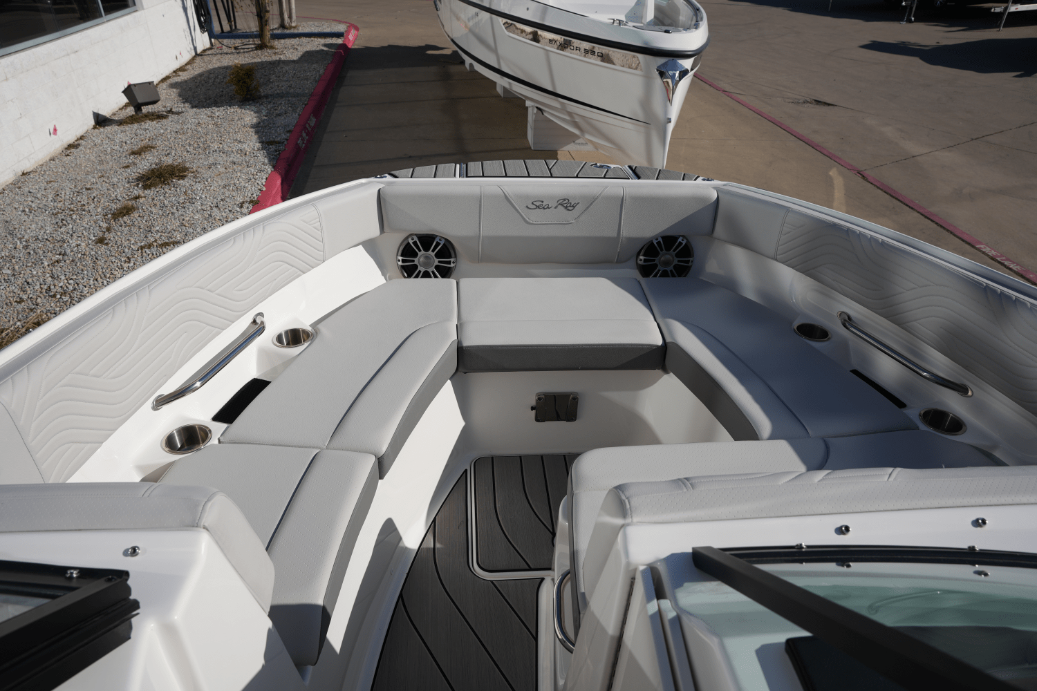 Slide: The Image of Sea Ray SDX 250 Surf 2025 - 31