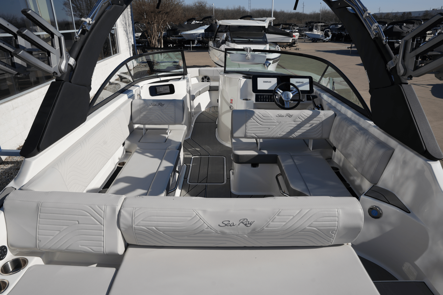 Slide: The Image of Sea Ray SDX 250 Surf 2025 - 8