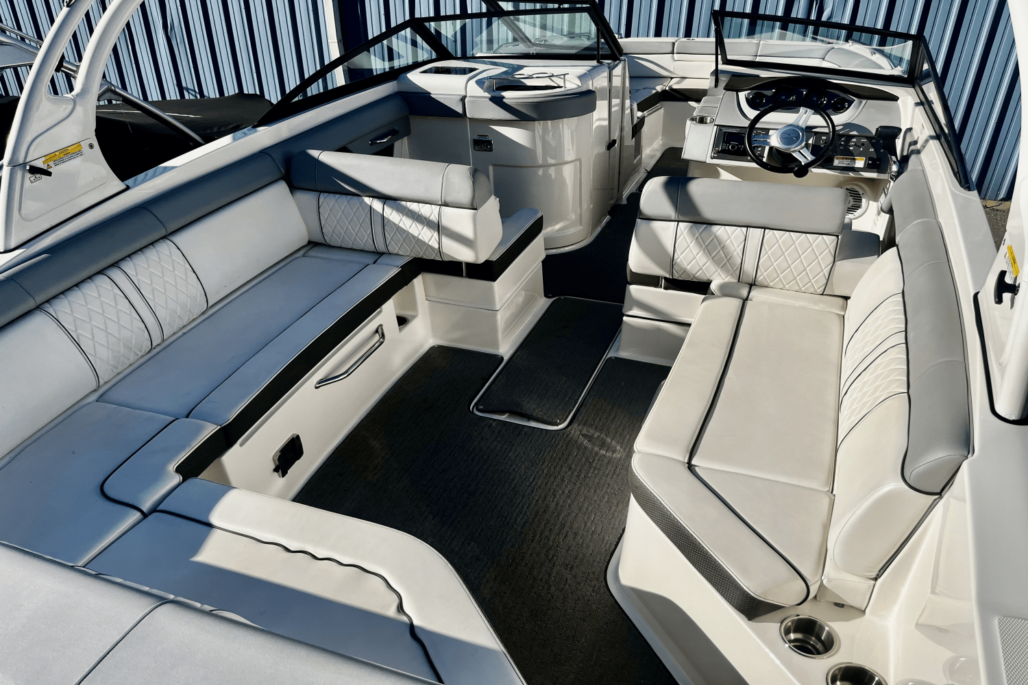 Slide: The Image of Sea Ray SDX 270 2017 - 13