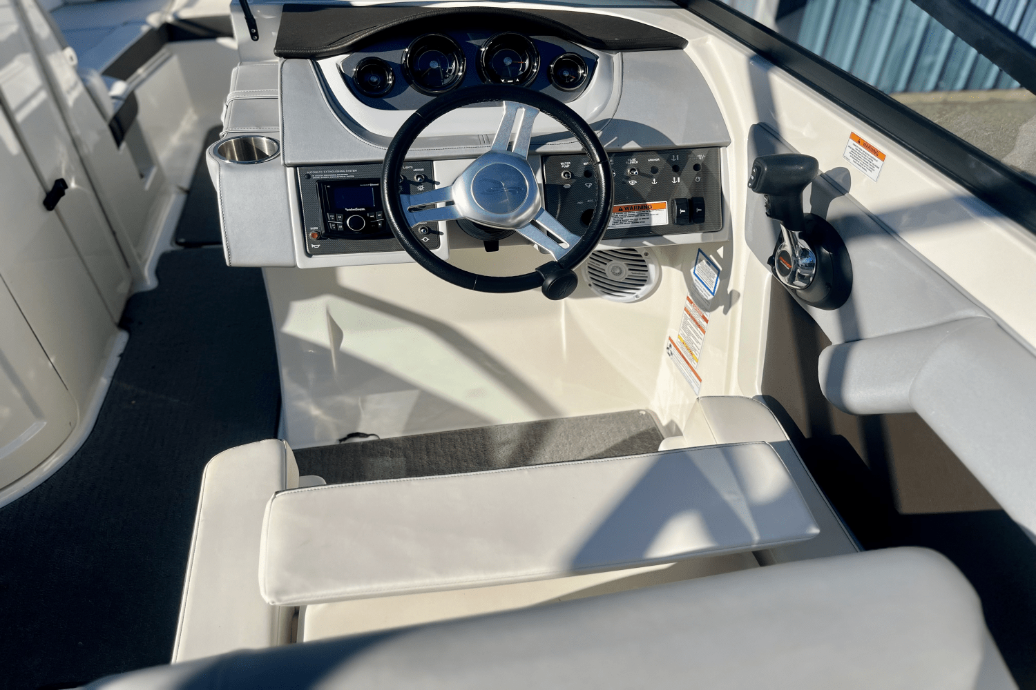 Slide: The Image of Sea Ray SDX 270 2017 - 17