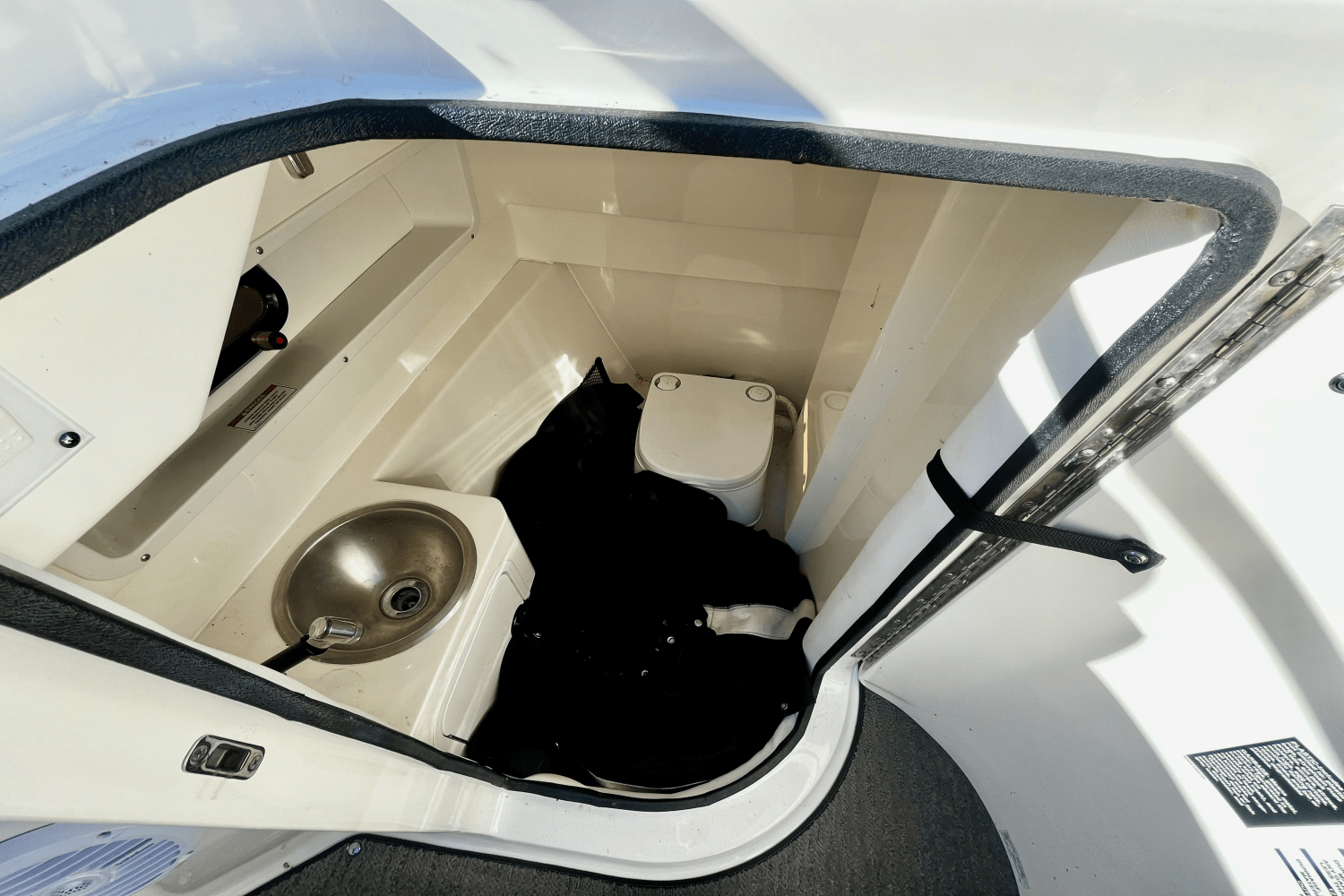 Slide: The Image of Sea Ray SDX 270 2017 - 19