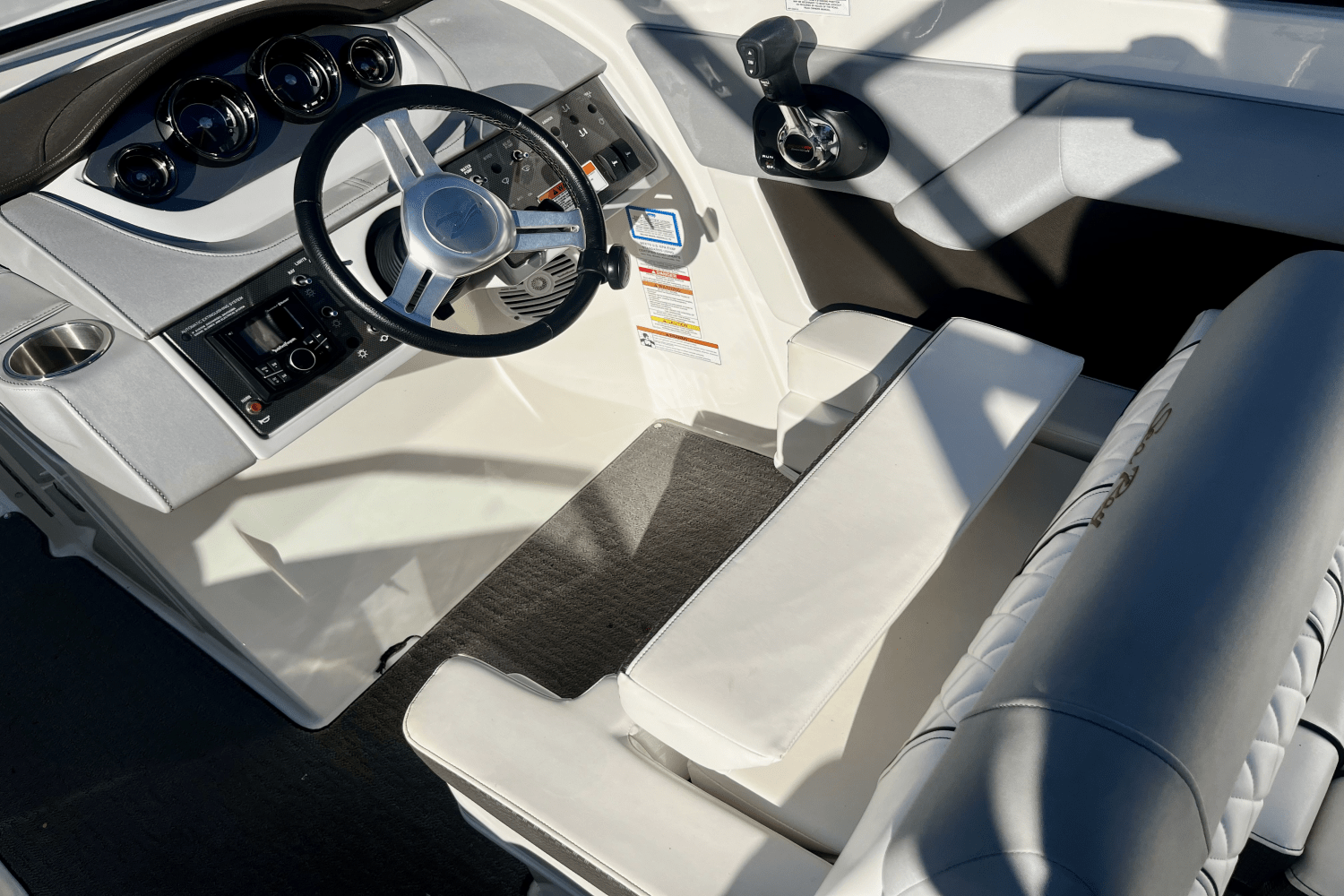 Slide: The Image of Sea Ray SDX 270 2017 - 20