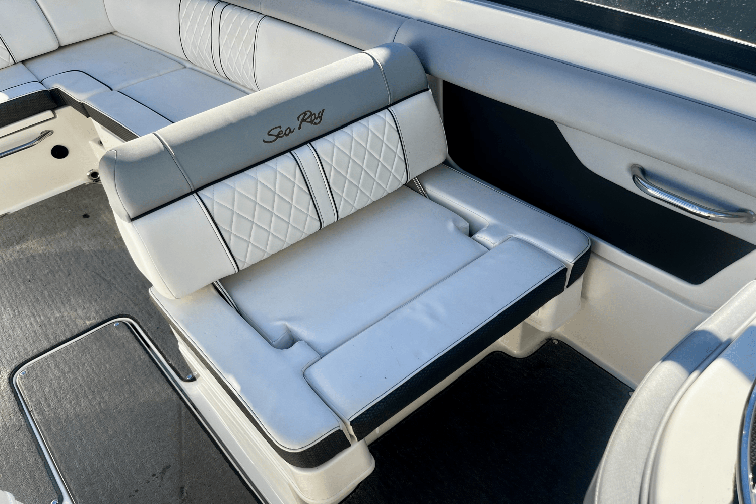 Slide: The Image of Sea Ray SDX 270 2017 - 21