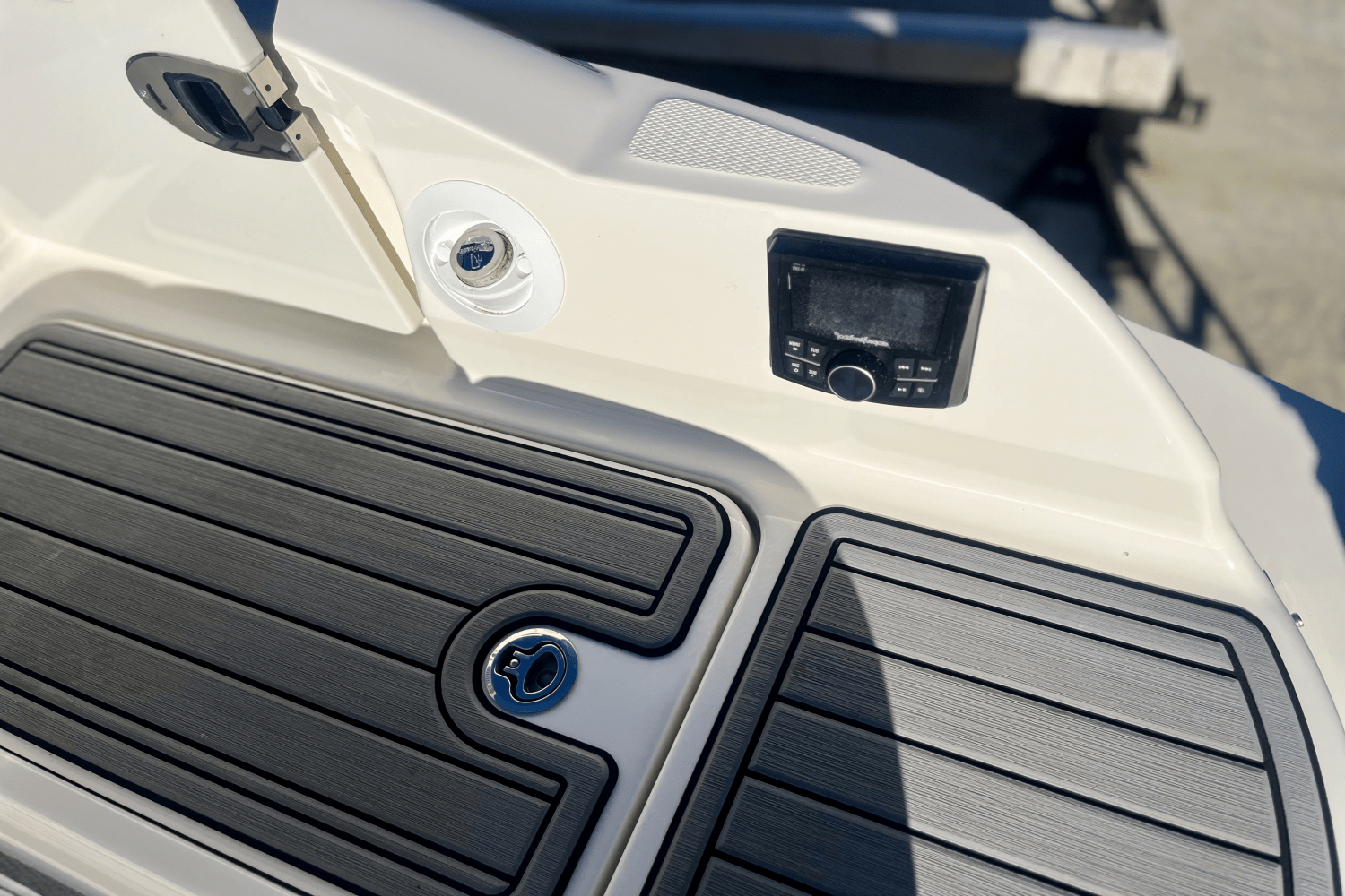 Slide: The Image of Sea Ray SDX 270 2017 - 9