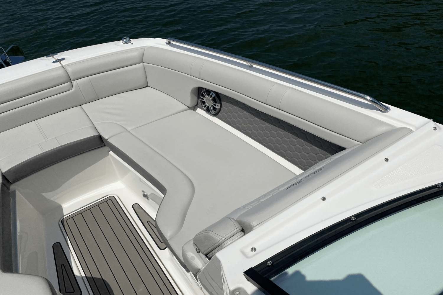 Slide: The Image of Sea Ray SDX 270 2023 - 10