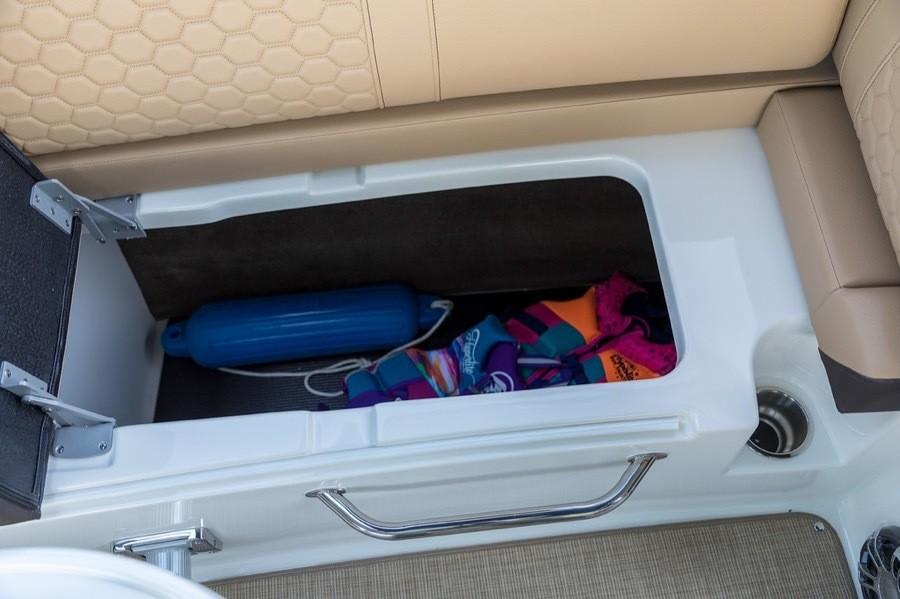 Slide: The Image of Sea Ray SDX 270 2023 - 16