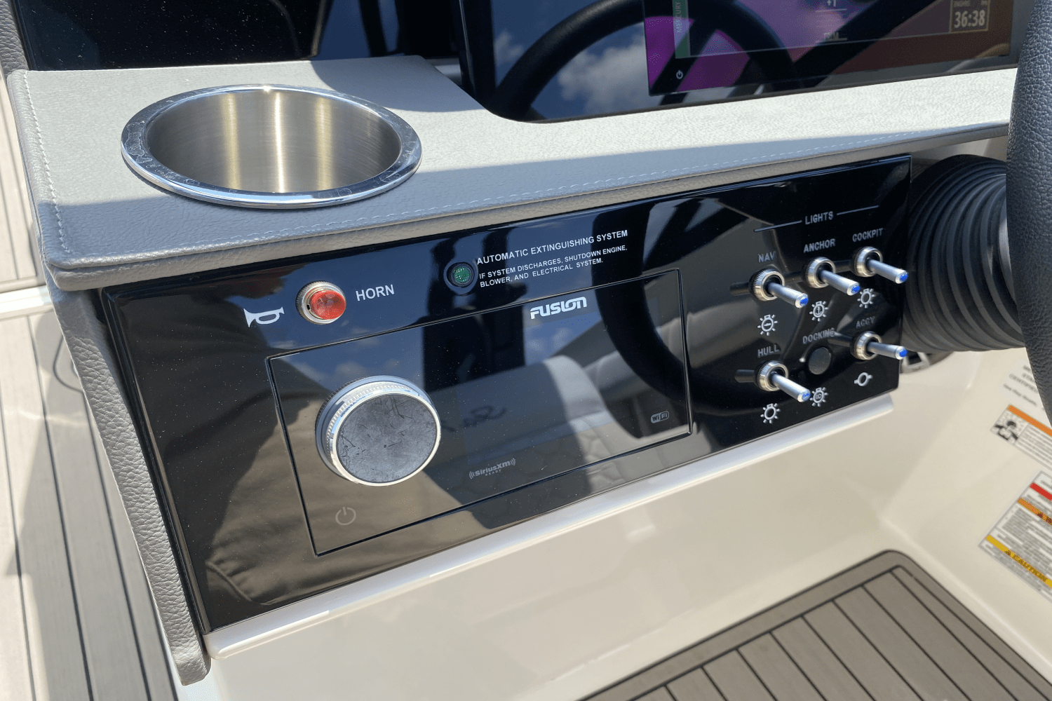 Slide: The Image of Sea Ray SDX 270 2023 - 16