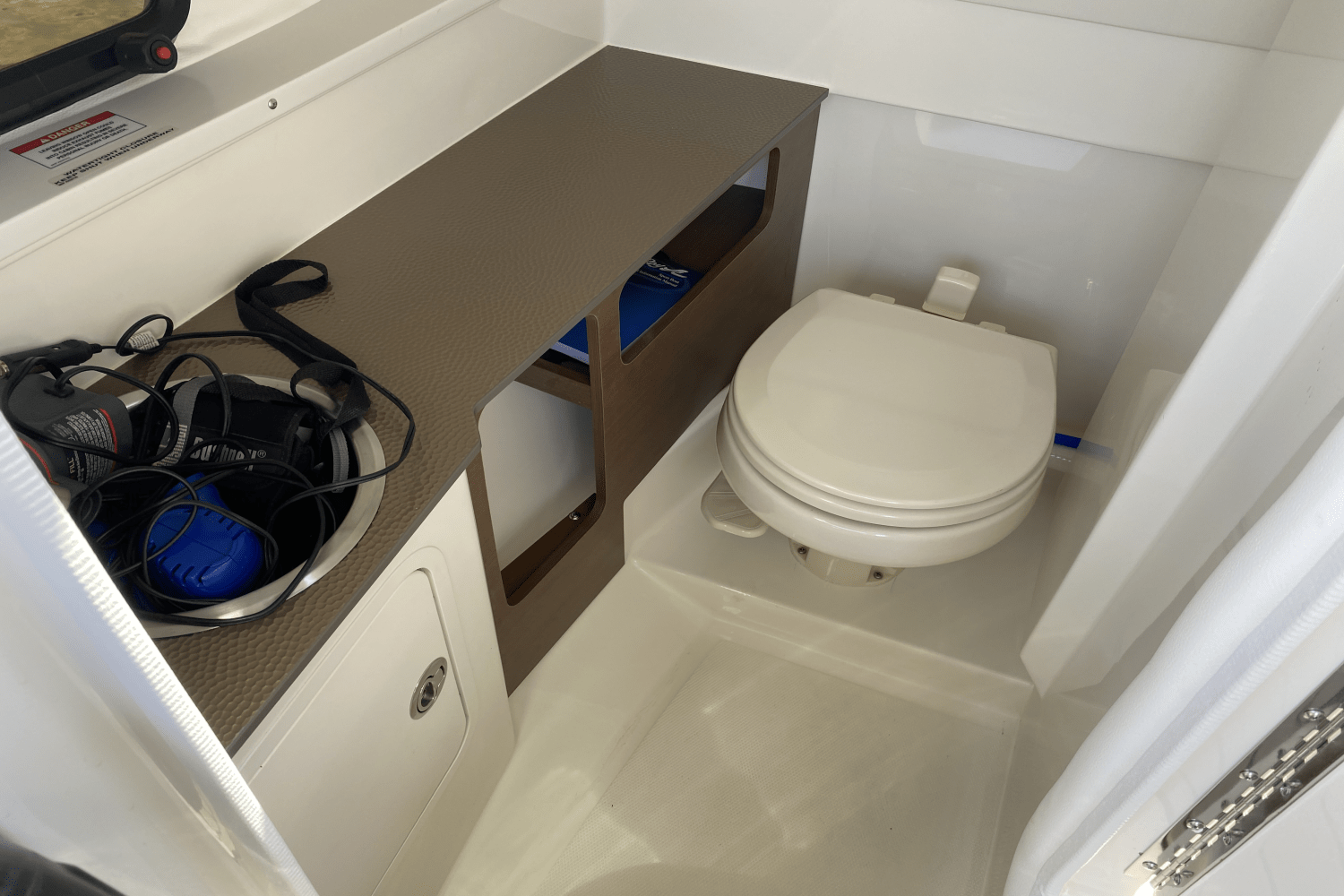 Slide: The Image of Sea Ray SDX 270 2023 - 20