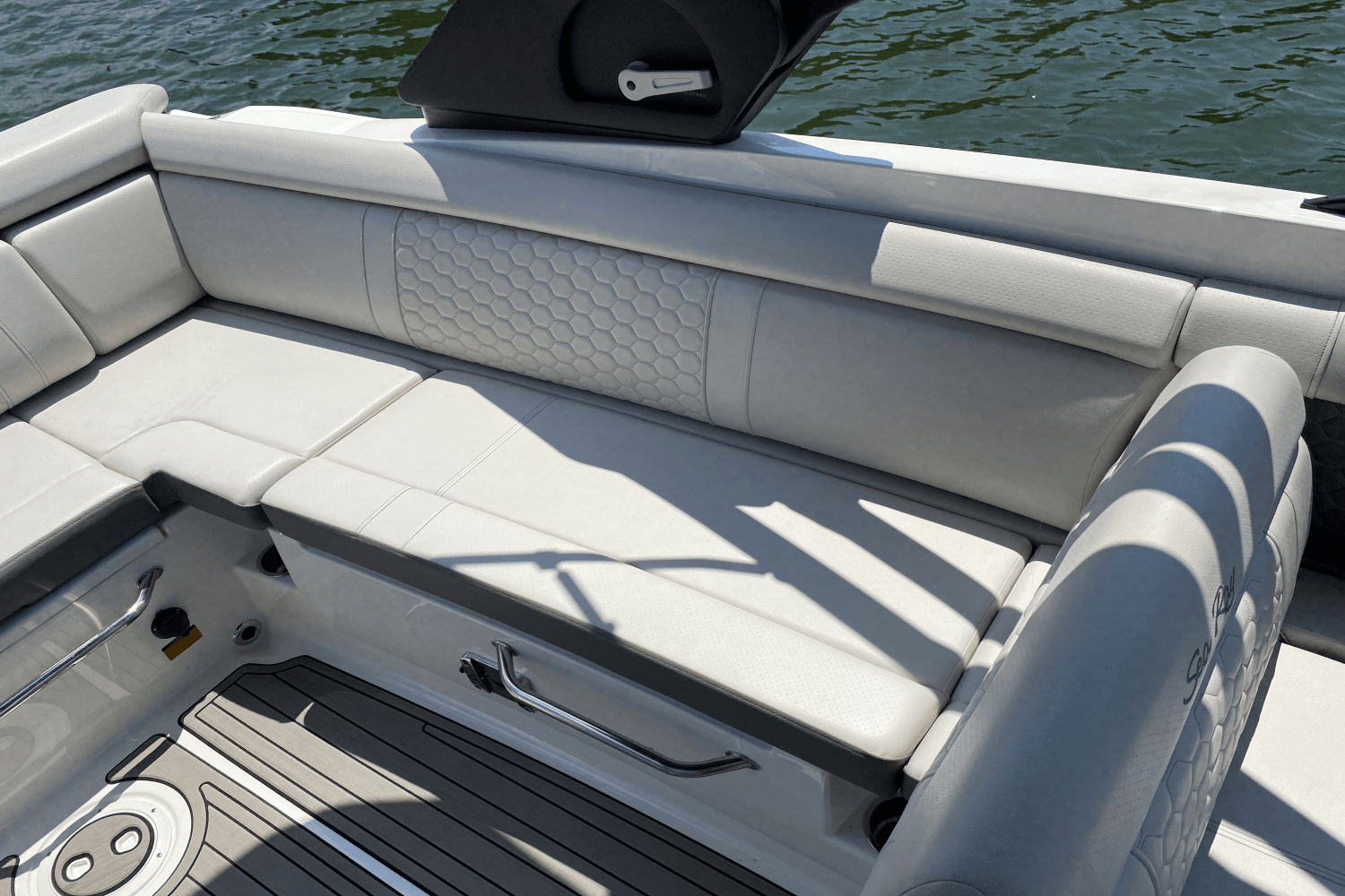 Slide: The Image of Sea Ray SDX 270 2023 - 23