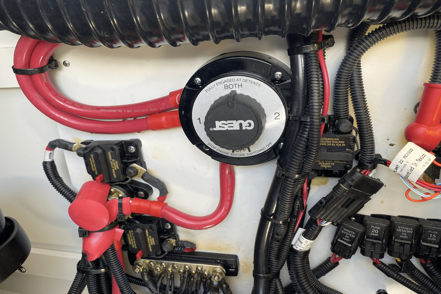 Slide: The Image of Sea Ray SDX 270 2023 - 26