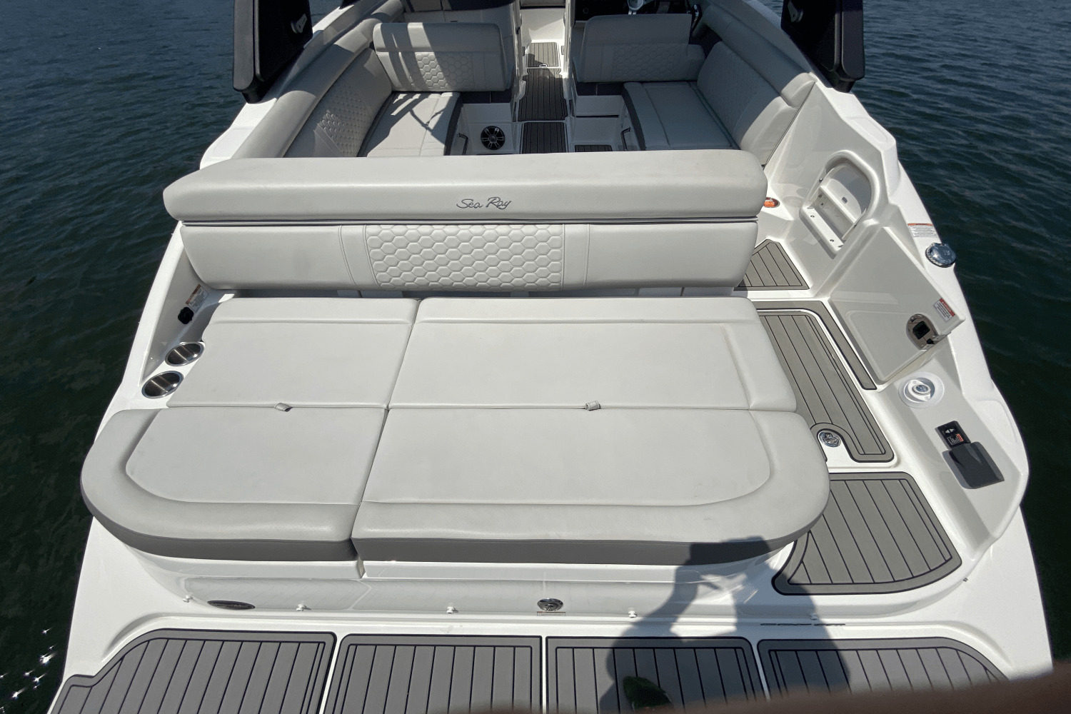 Slide: The Image of Sea Ray SDX 270 2023 - 31