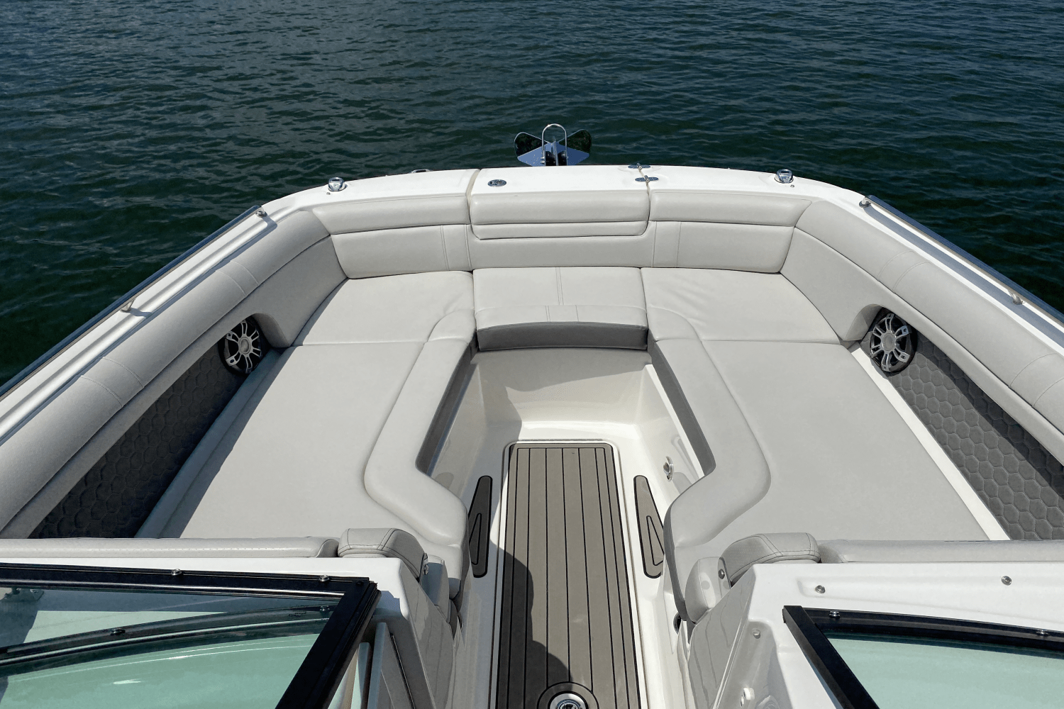 Slide: The Image of Sea Ray SDX 270 2023 - 8