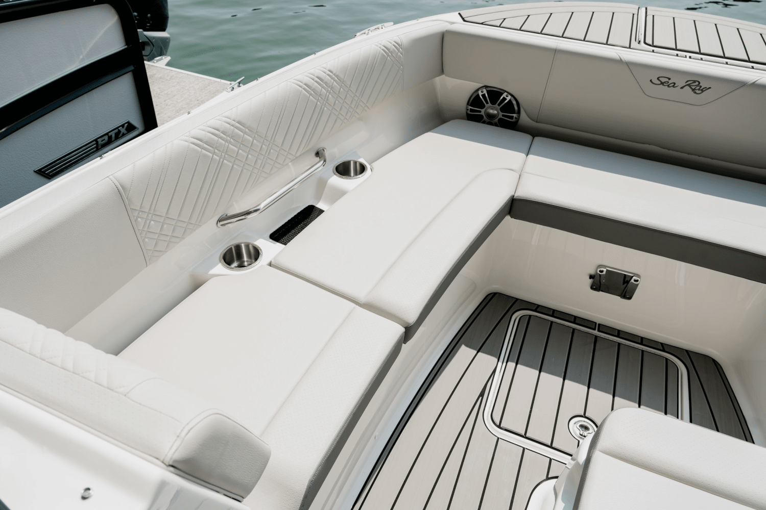 Slide: The Image of Sea Ray SDX 270 2025 - 11