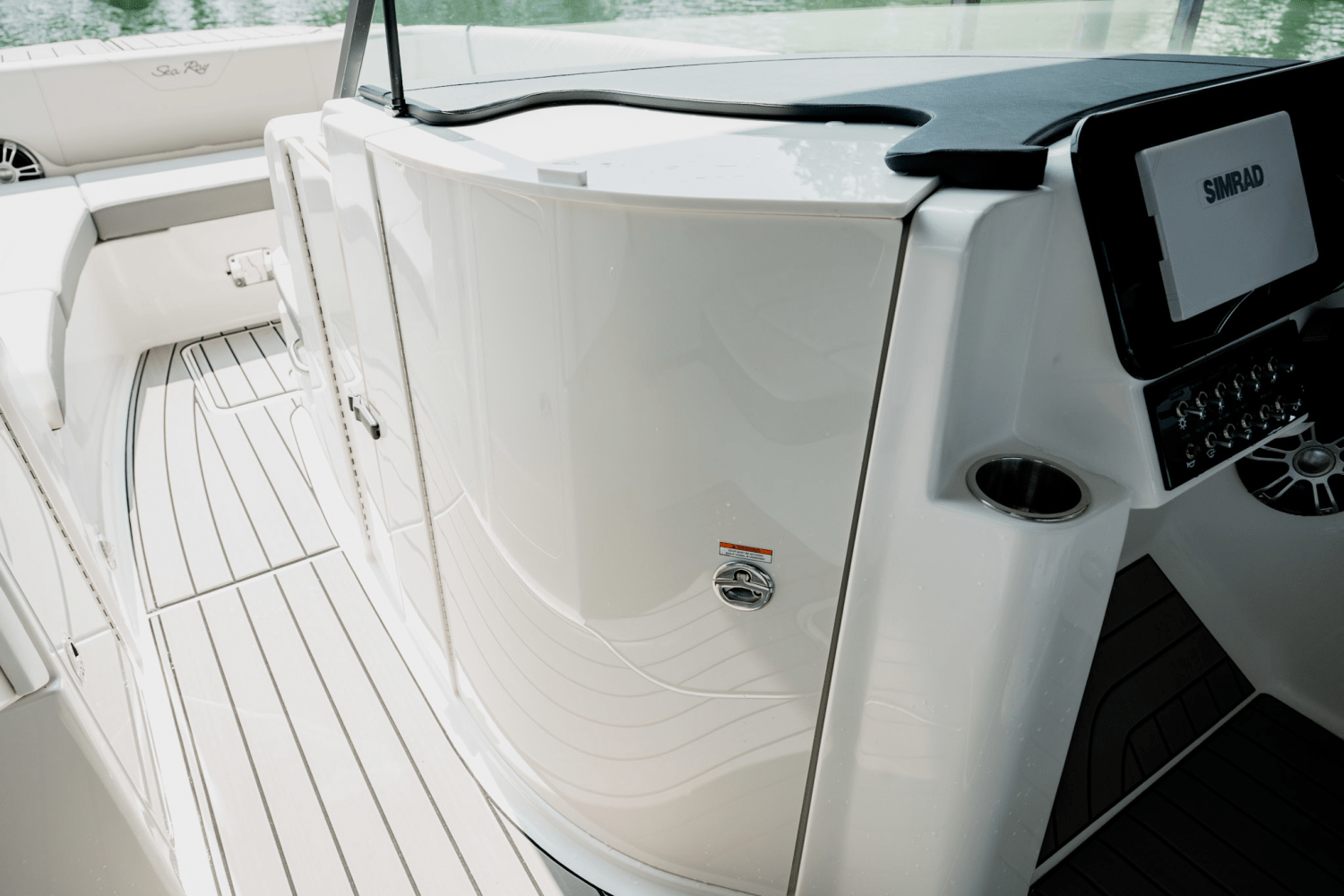 Slide: The Image of Sea Ray SDX 270 2025 - 14
