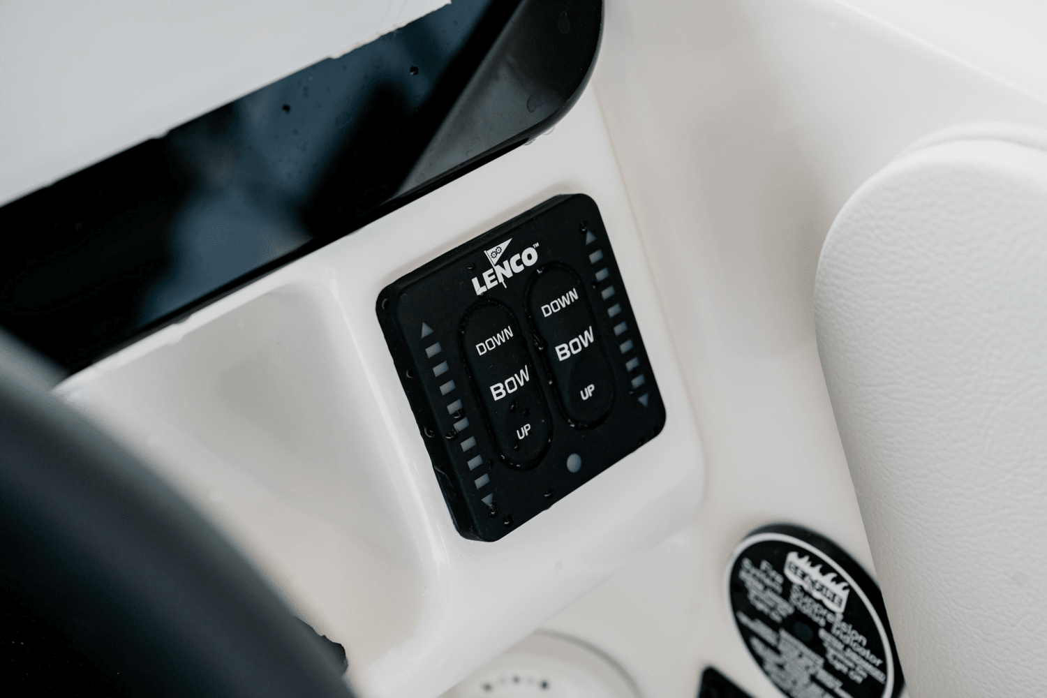 Slide: The Image of Sea Ray SDX 270 2025 - 18