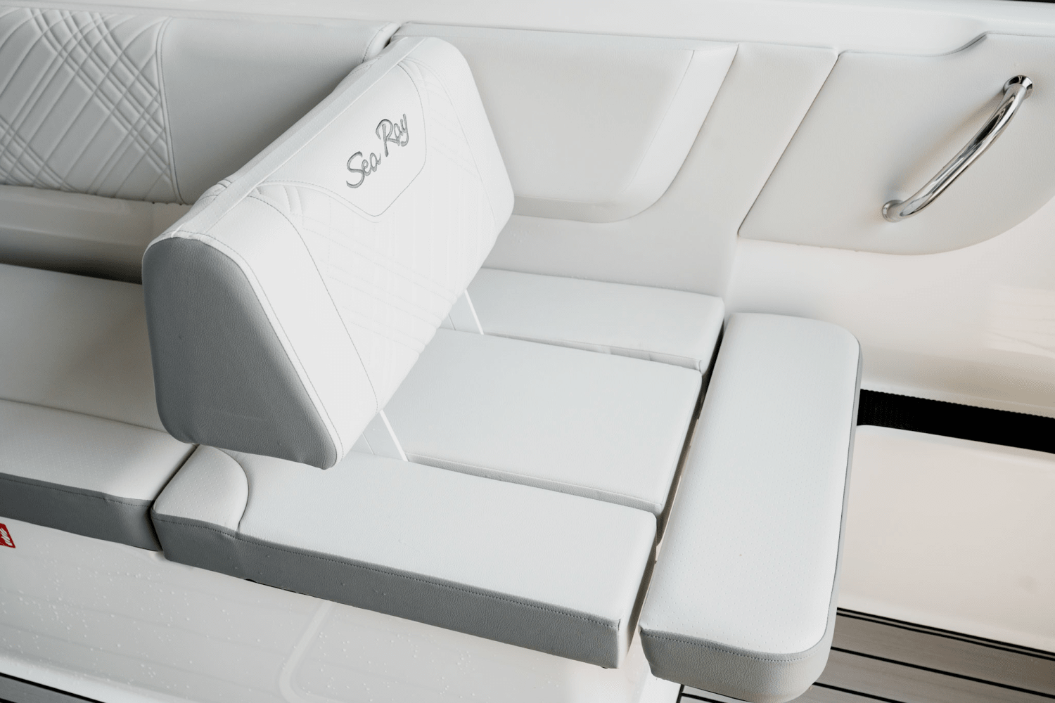 Slide: The Image of Sea Ray SDX 270 2025 - 26