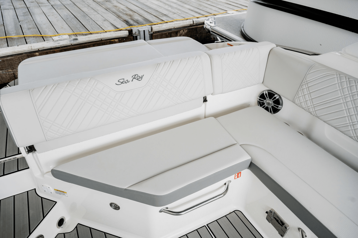 Slide: The Image of Sea Ray SDX 270 2025 - 28