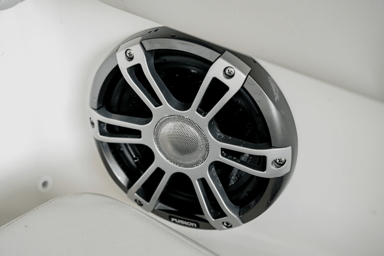 Slide: The Image of Sea Ray SDX 270 2025 - 30