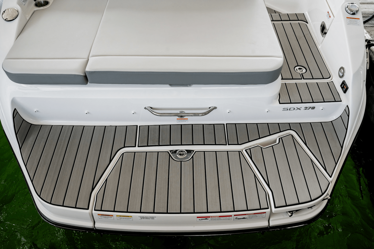 Slide: The Image of Sea Ray SDX 270 2025 - 35