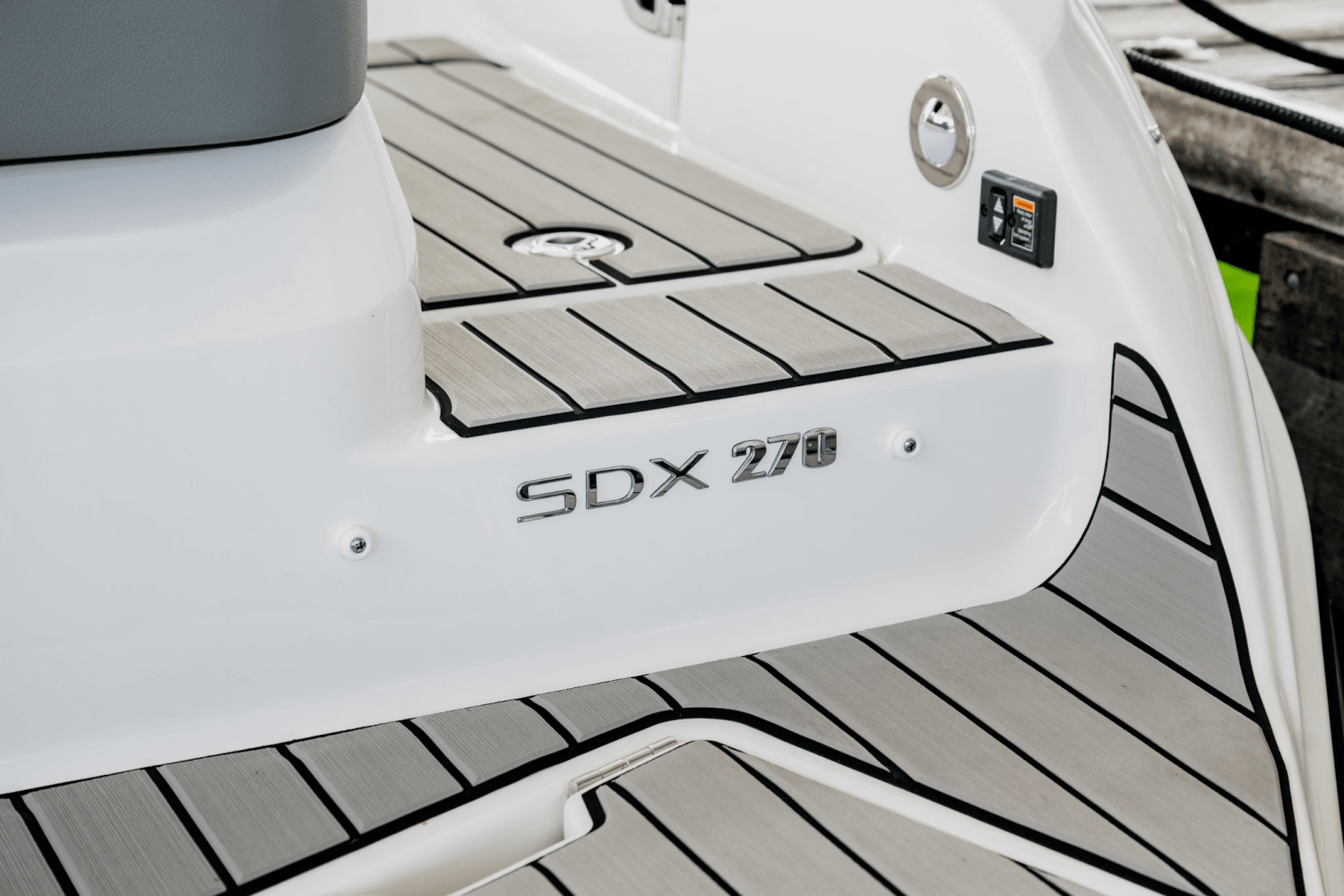 Slide: The Image of Sea Ray SDX 270 2025 - 36