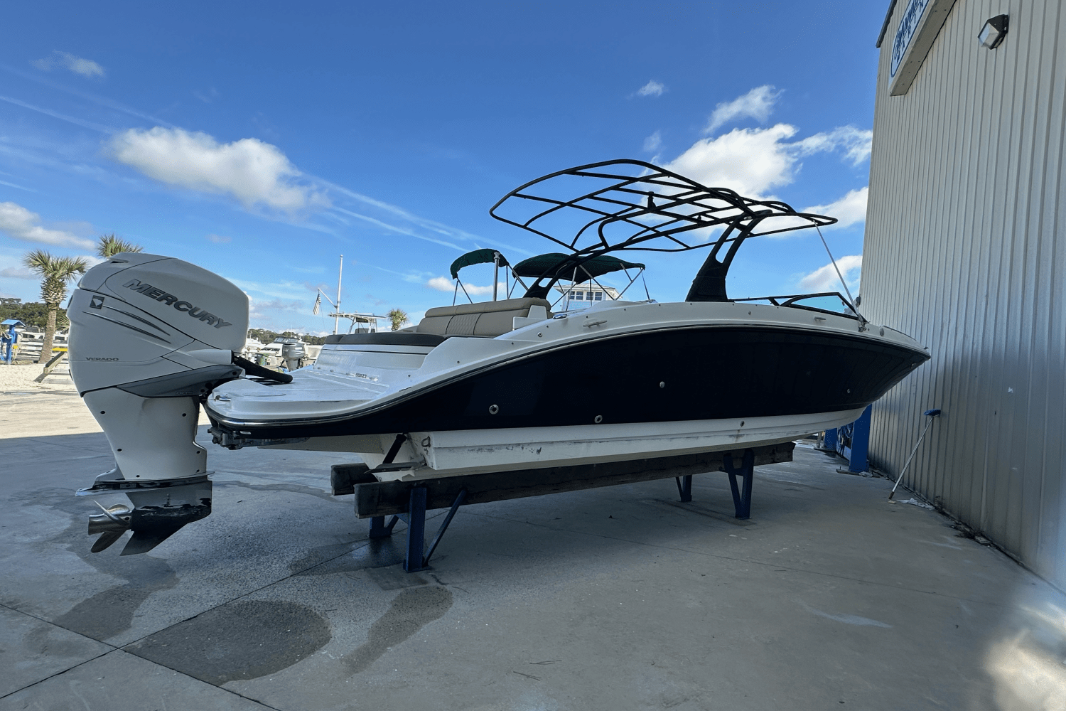 Slide: The Image of Sea Ray SDX 270 Outboard 2017 - 1