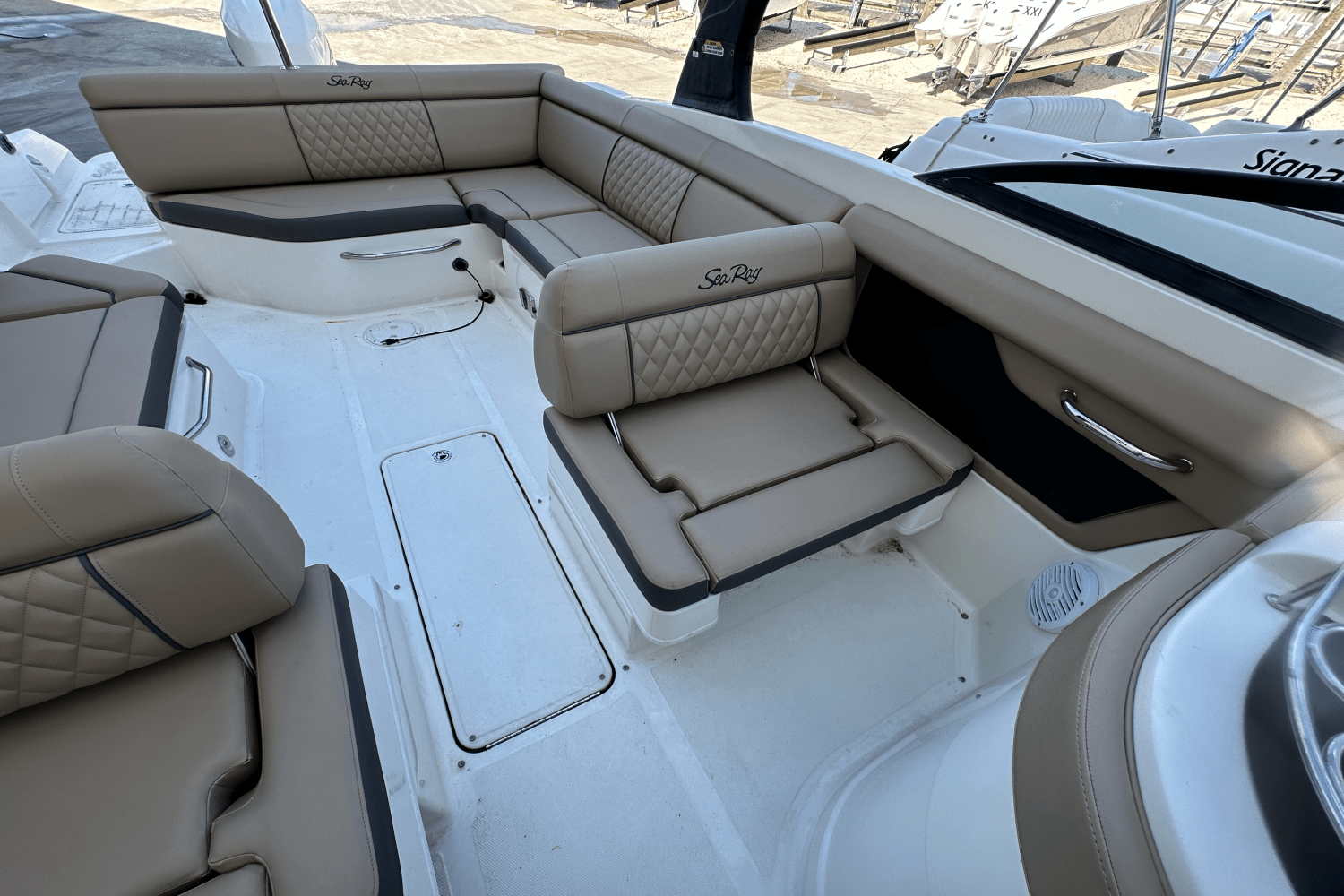 Slide: The Image of Sea Ray SDX 270 Outboard 2017 - 10