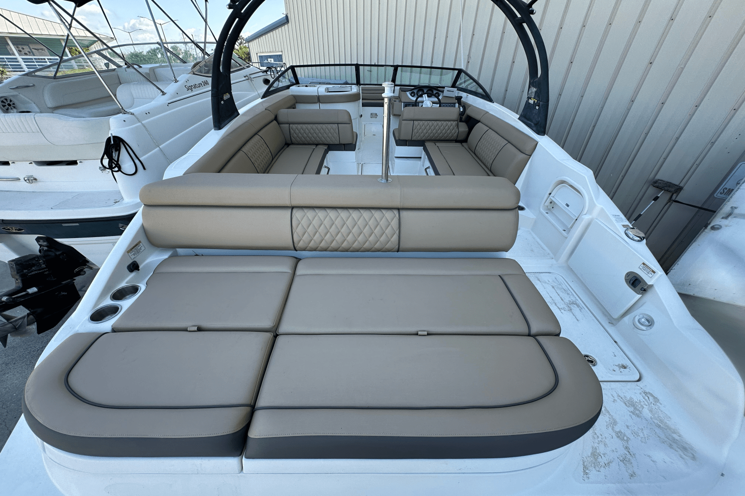 Slide: The Image of Sea Ray SDX 270 Outboard 2017 - 4