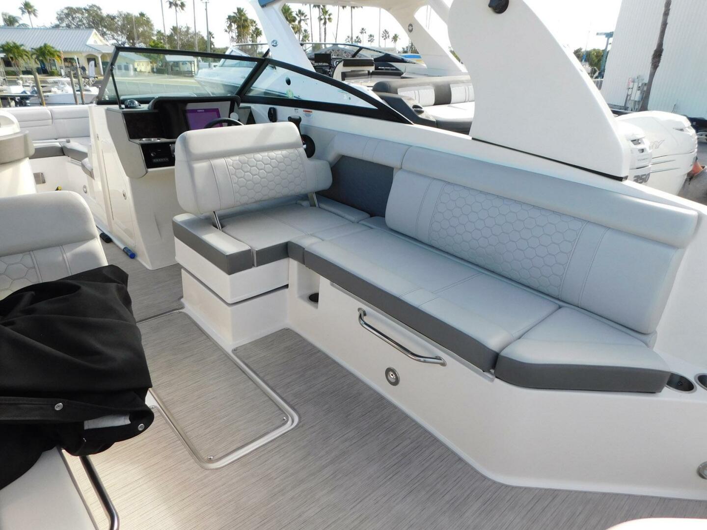 Slide: The Image of Sea Ray SDX 270 Outboard 2020 - 4965016