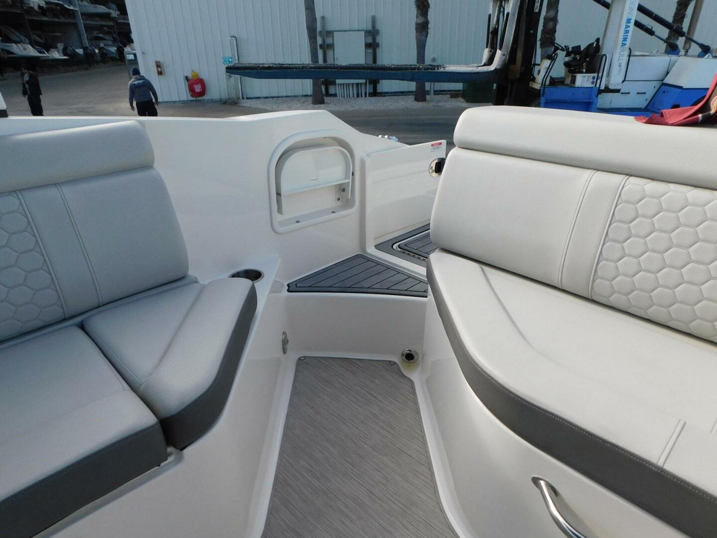 Slide: The Image of Sea Ray SDX 270 Outboard 2020 - 4965018