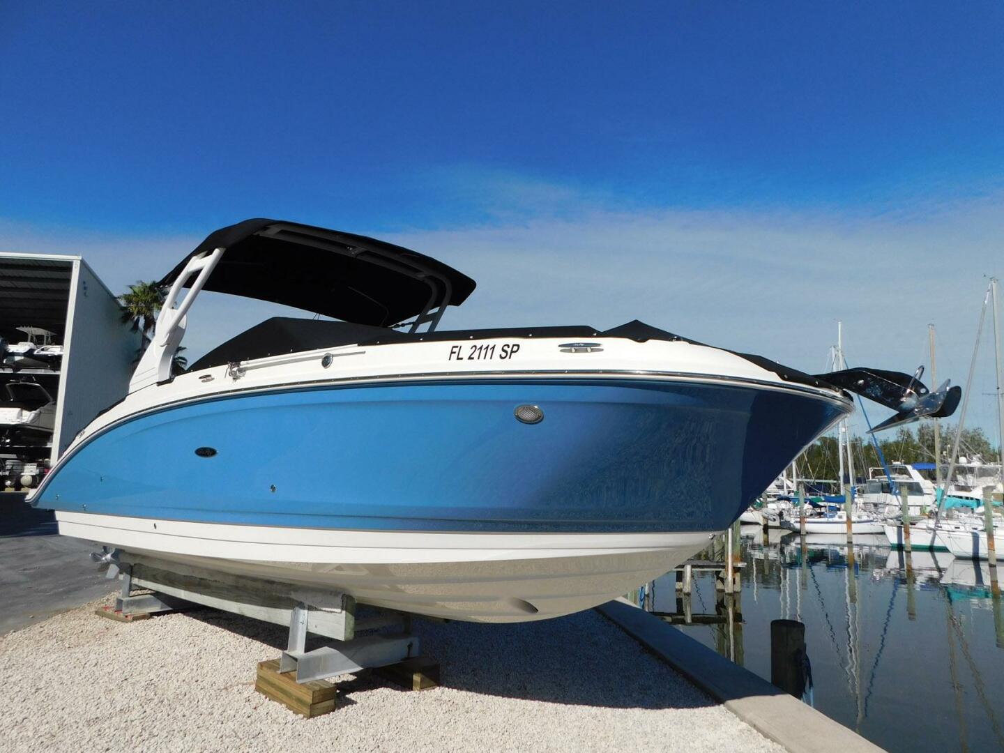 Slide: The Image of Sea Ray SDX 270 Outboard 2020 - 4964998