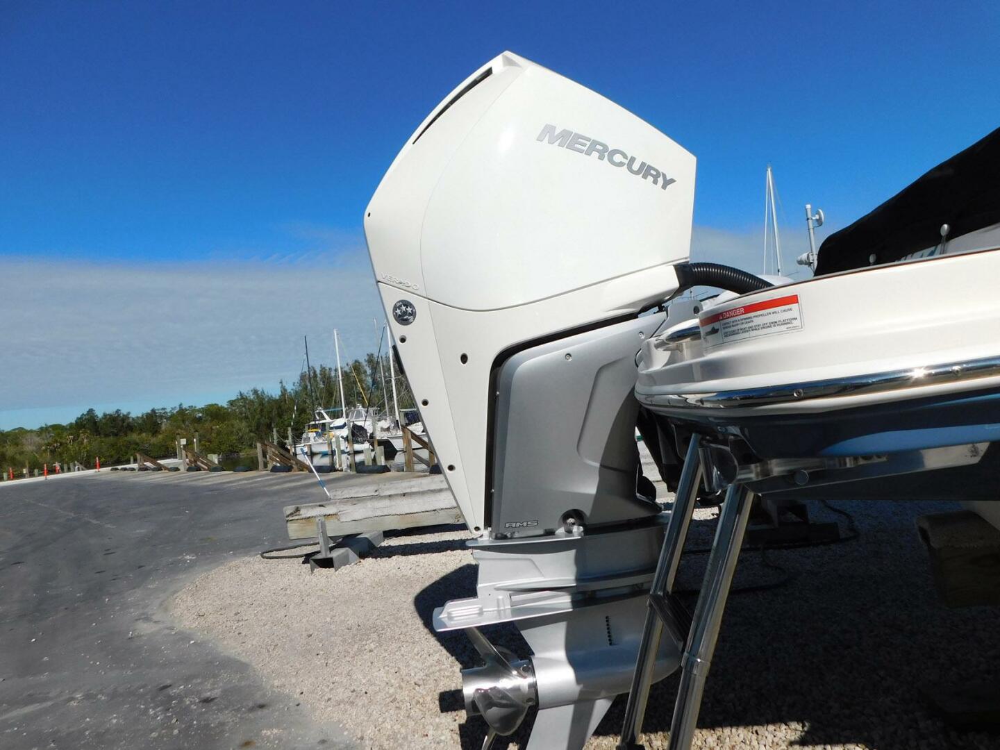 Slide: The Image of Sea Ray SDX 270 Outboard 2020 - 4965003