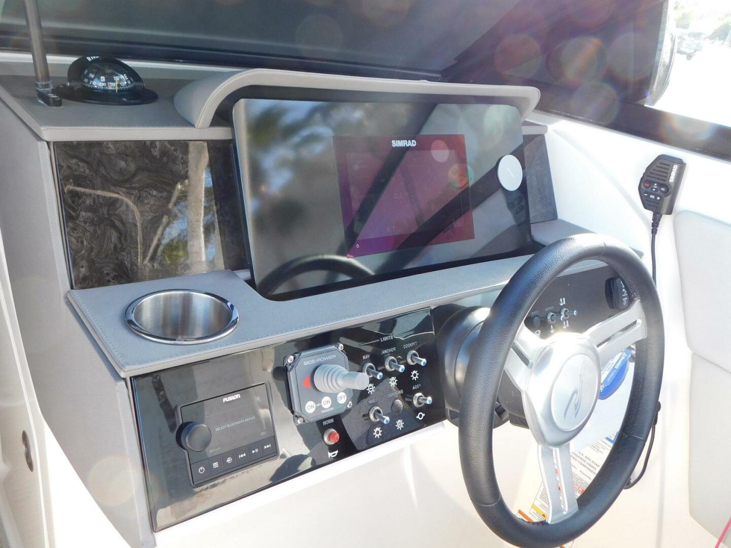 Slide: The Image of Sea Ray SDX 270 Outboard 2020 - 4965006